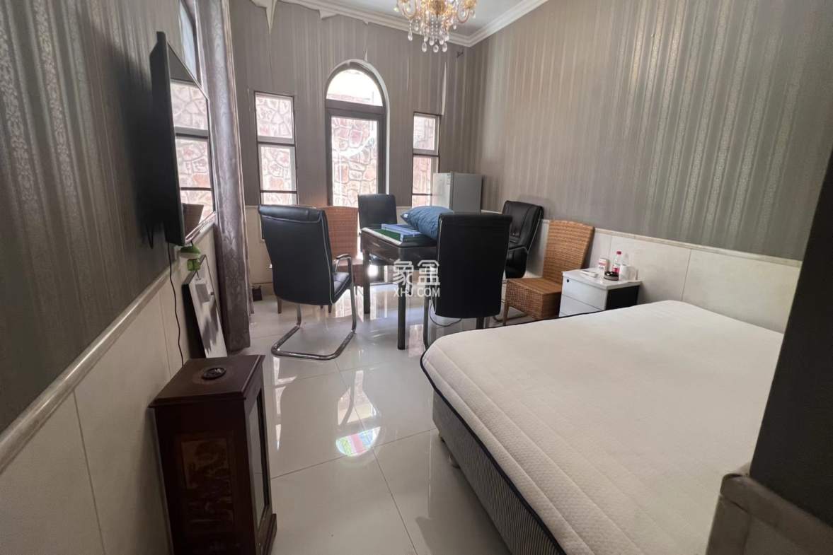 凤凰水城红树湾别墅(新) 5室2厅4卫 1600.0万 凤凰水城红树湾别墅(新) 5室2厅4卫 1600.0万客厅