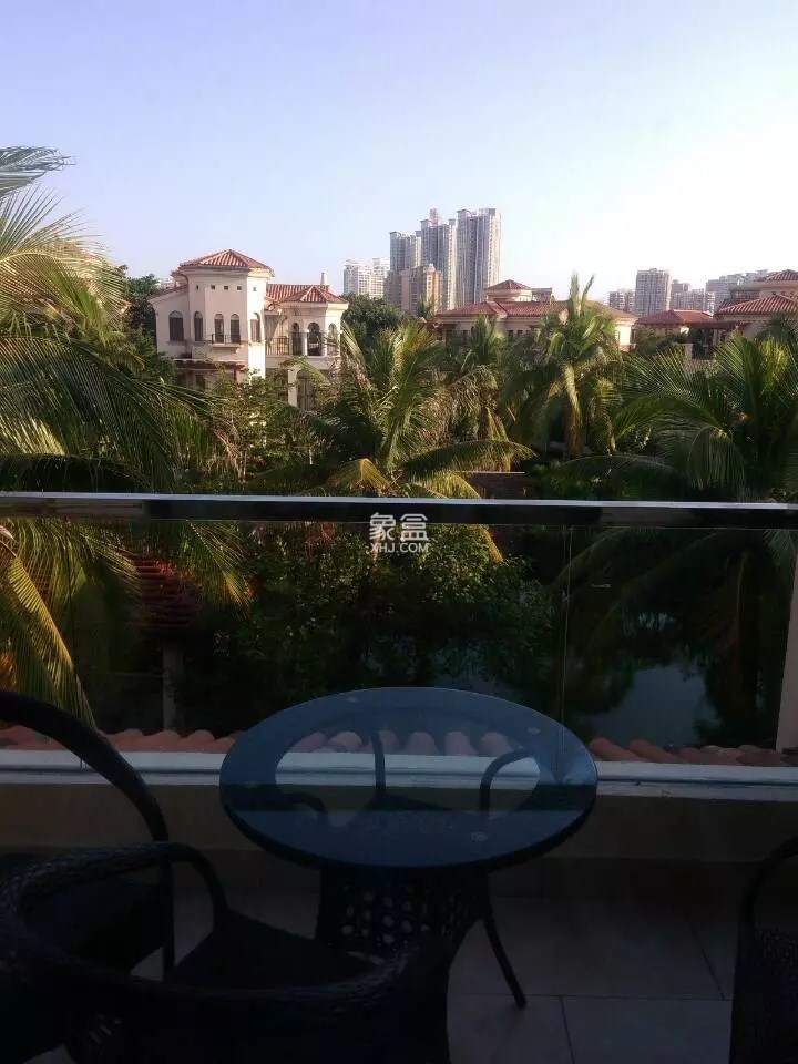 凤凰水城红树湾别墅(新) 5室2厅4卫 1600.0万 凤凰水城红树湾别墅(新) 5室2厅4卫 1600.0万客厅