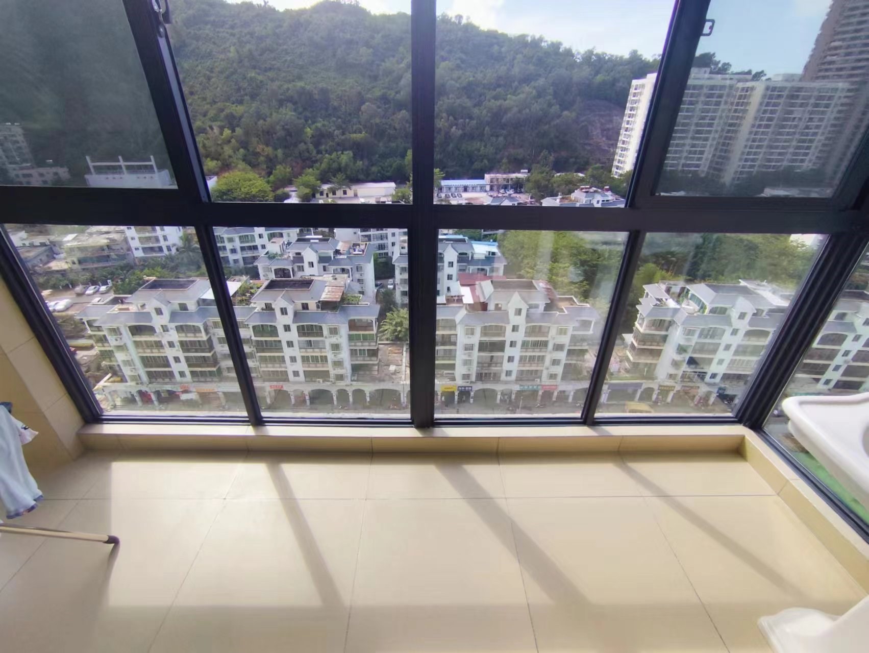 三亚山水国际(一、二期) 2室2厅1卫 175.0万 三亚山水国际(一、二期) 2室2厅1卫 175.0万客厅