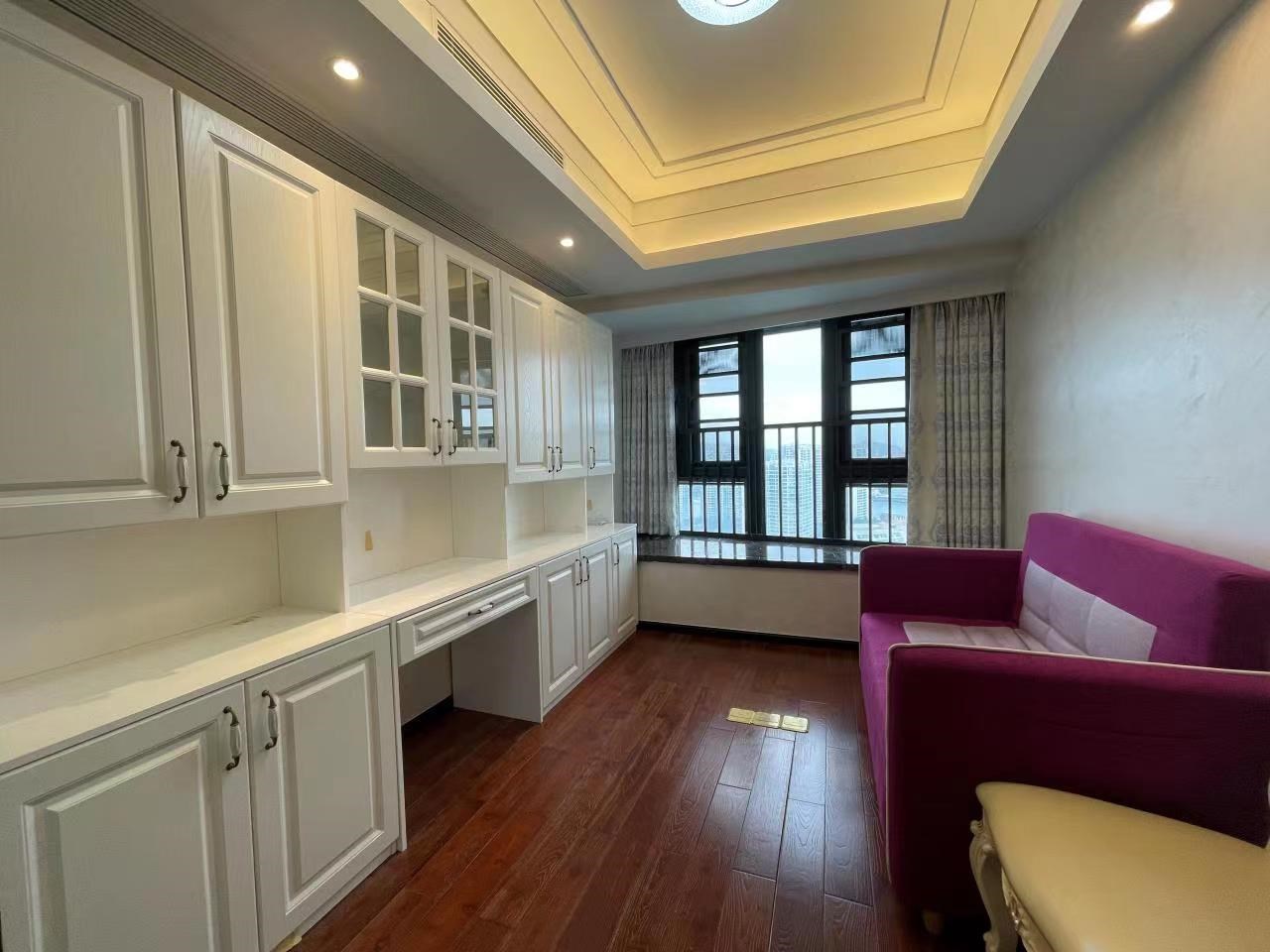 鸿洲天玺 4室2厅3卫 1260.0万 鸿洲天玺 4室2厅3卫 1260.0万客厅