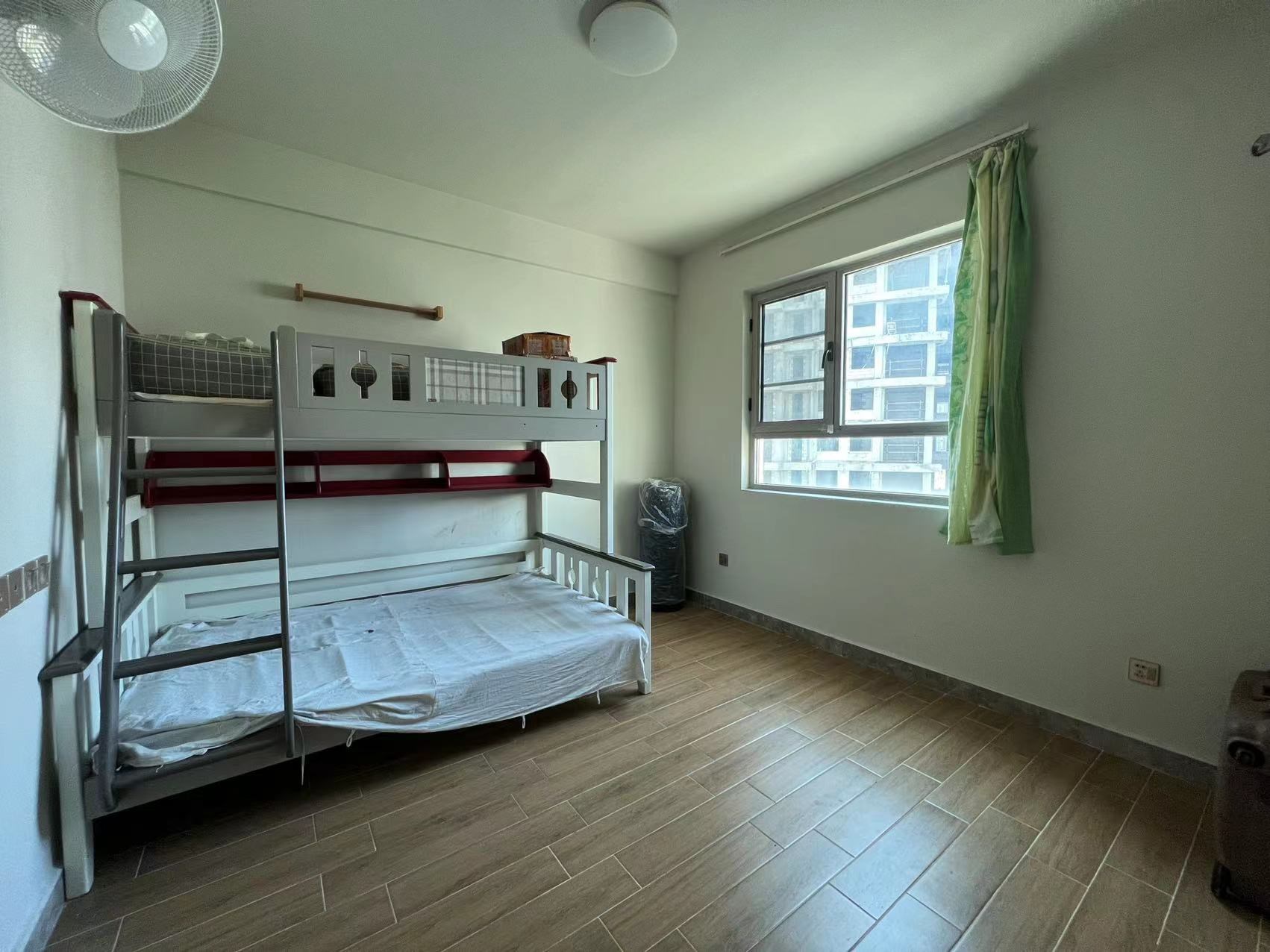 水三千 3室1厅1卫 240.0万 水三千 3室1厅1卫 240.0万客厅