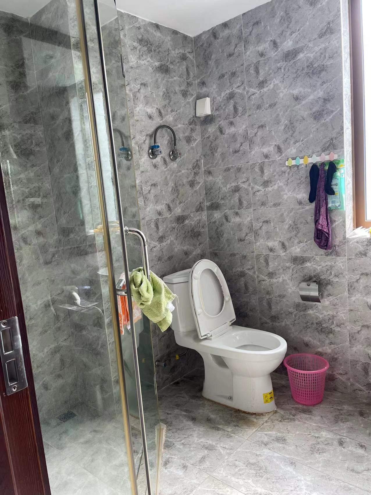 鸿坤山海墅 3室2厅2卫 275.0万 鸿坤山海墅 3室2厅2卫 275.0万客厅