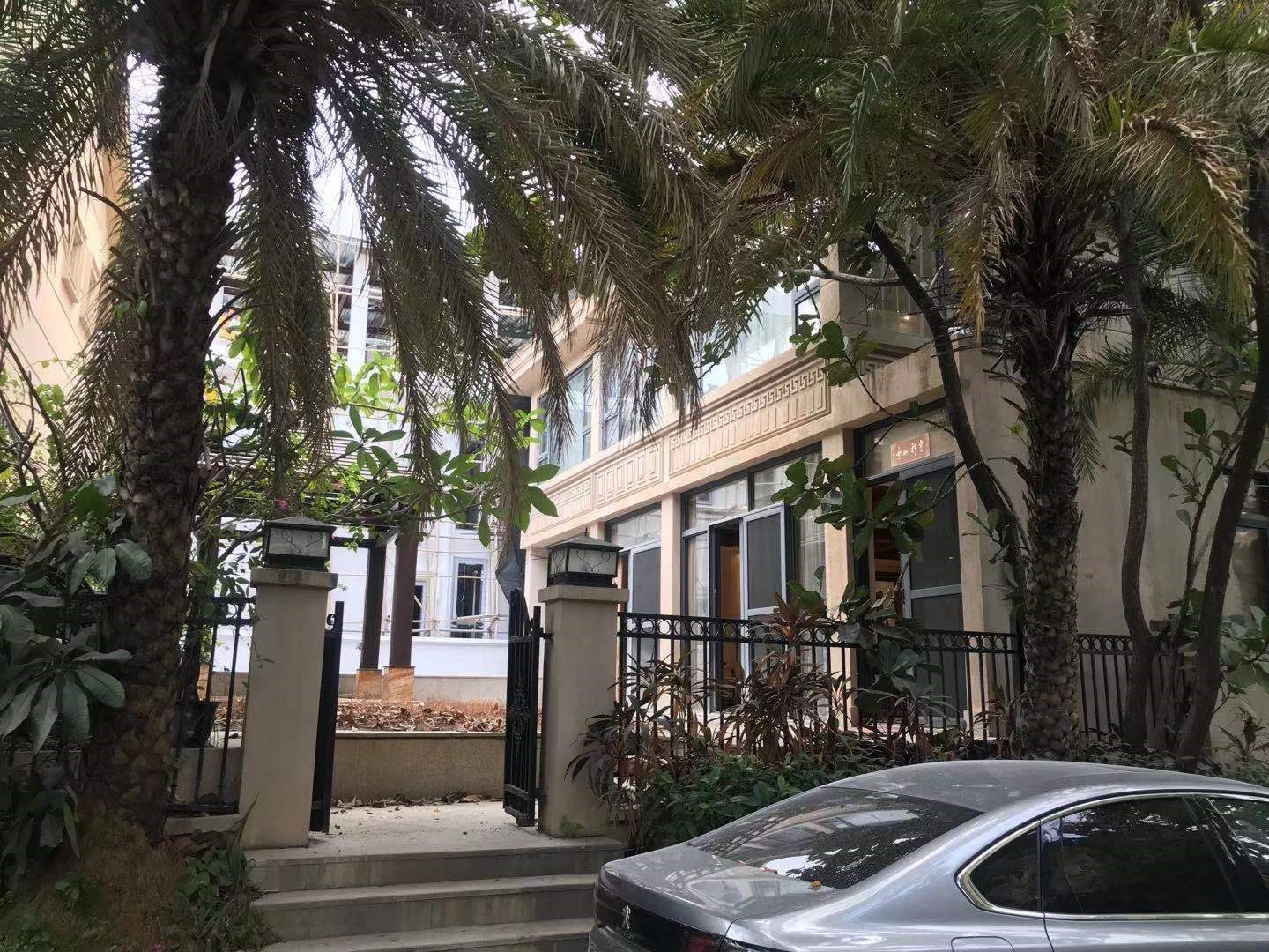 凤凰水城南岸别墅(御景天成) 5室2厅4卫 1150.0万 凤凰水城南岸别墅(御景天成) 5室2厅4卫 1150.0万客厅