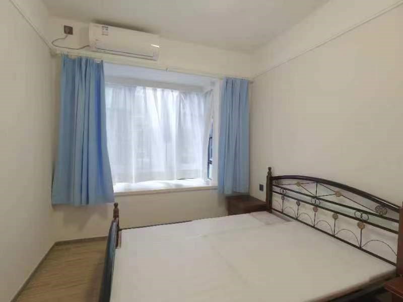 万科湖畔二期 3室2厅1卫 300.0万 万科湖畔二期 3室2厅1卫 300.0万客厅