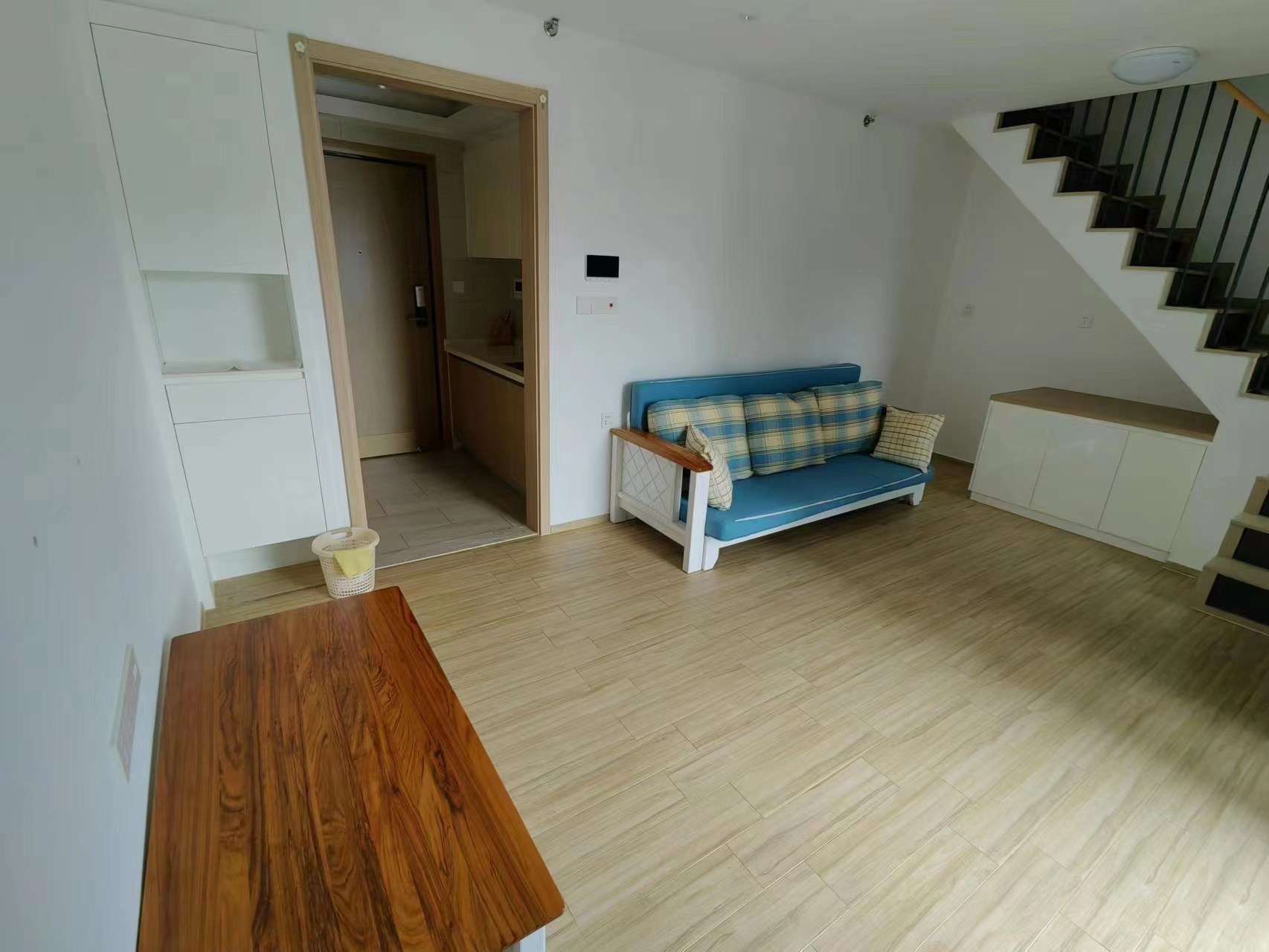 万科湖畔二期 1室1厅1卫 115.0万 万科湖畔二期 1室1厅1卫 115.0万客厅