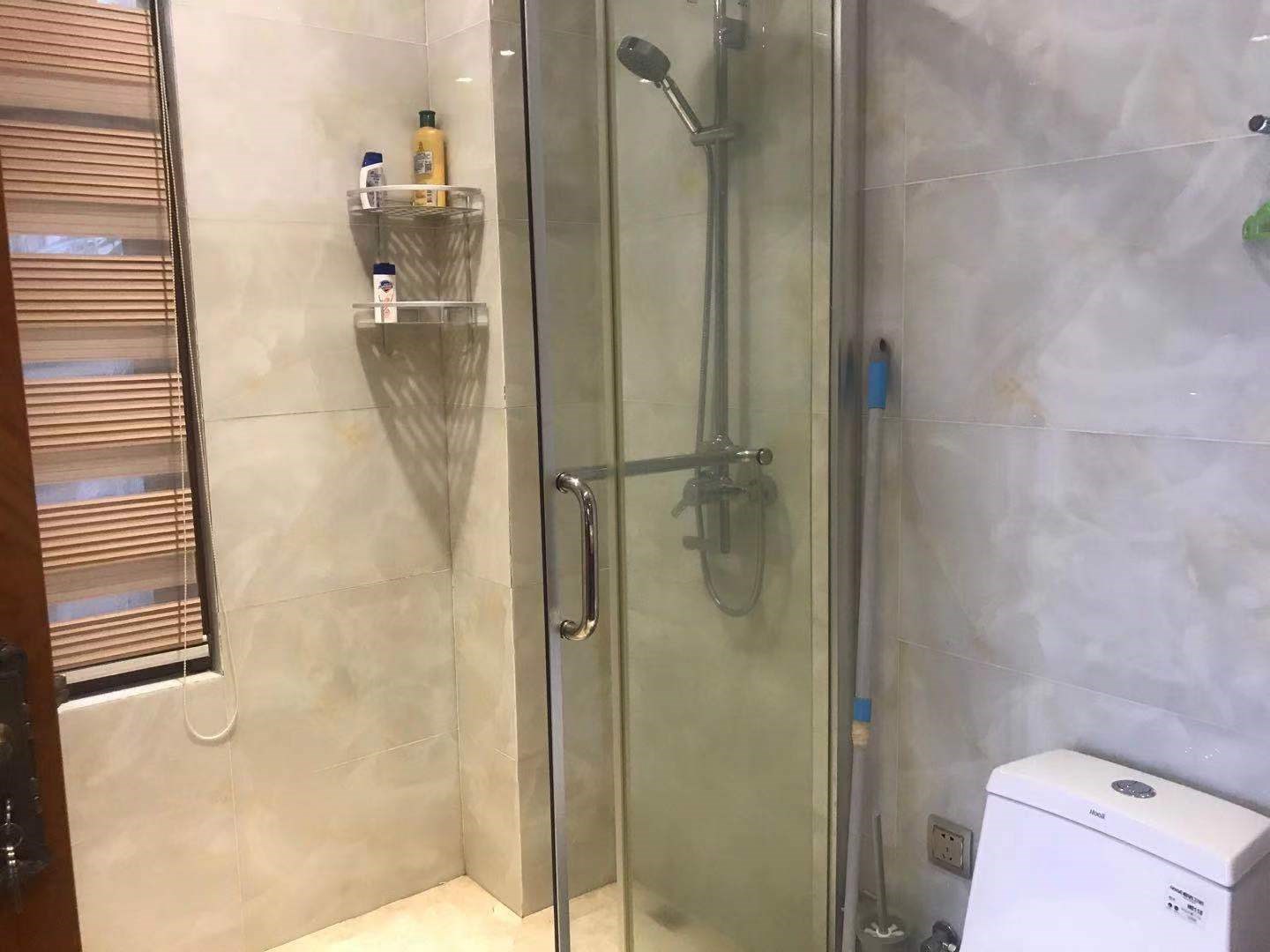 凤凰水城南岸别墅(御景天成) 5室2厅4卫 1150.0万 凤凰水城南岸别墅(御景天成) 5室2厅4卫 1150.0万客厅