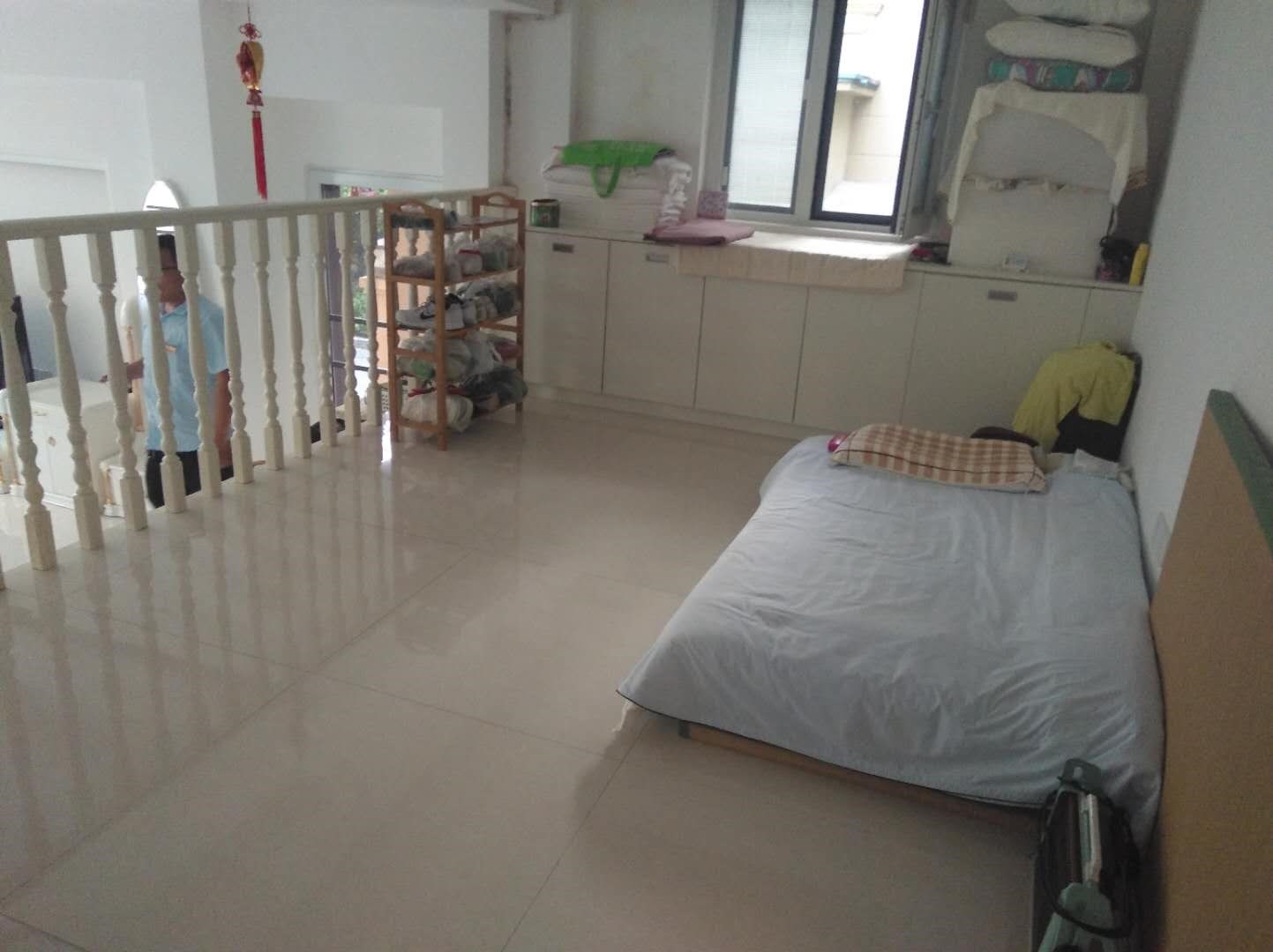 凤凰水城南岸别墅(御景天成) 4室2厅4卫 1000.0万 凤凰水城南岸别墅(御景天成) 4室2厅4卫 1000.0万客厅