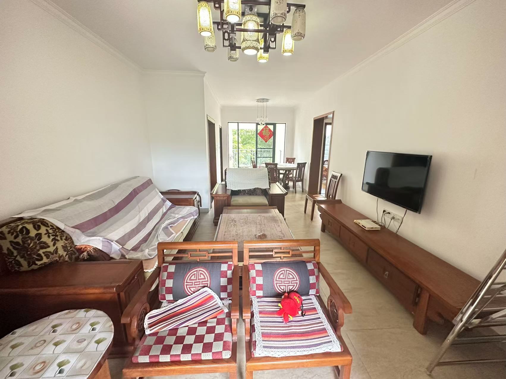 凤凰水城 2室2厅2卫 270.0万 凤凰水城 2室2厅2卫 270.0万客厅