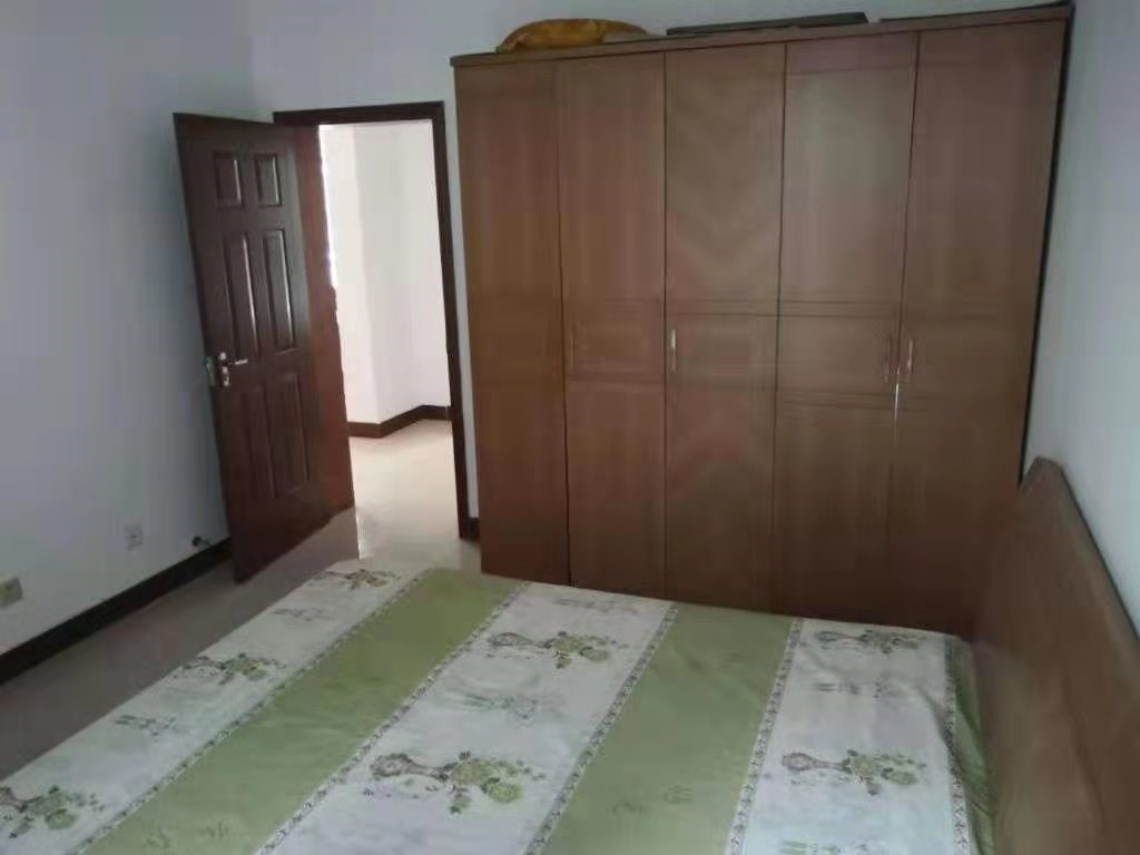 瑞海花园 2室2厅1卫 220.0万 瑞海花园 2室2厅1卫 220.0万客厅