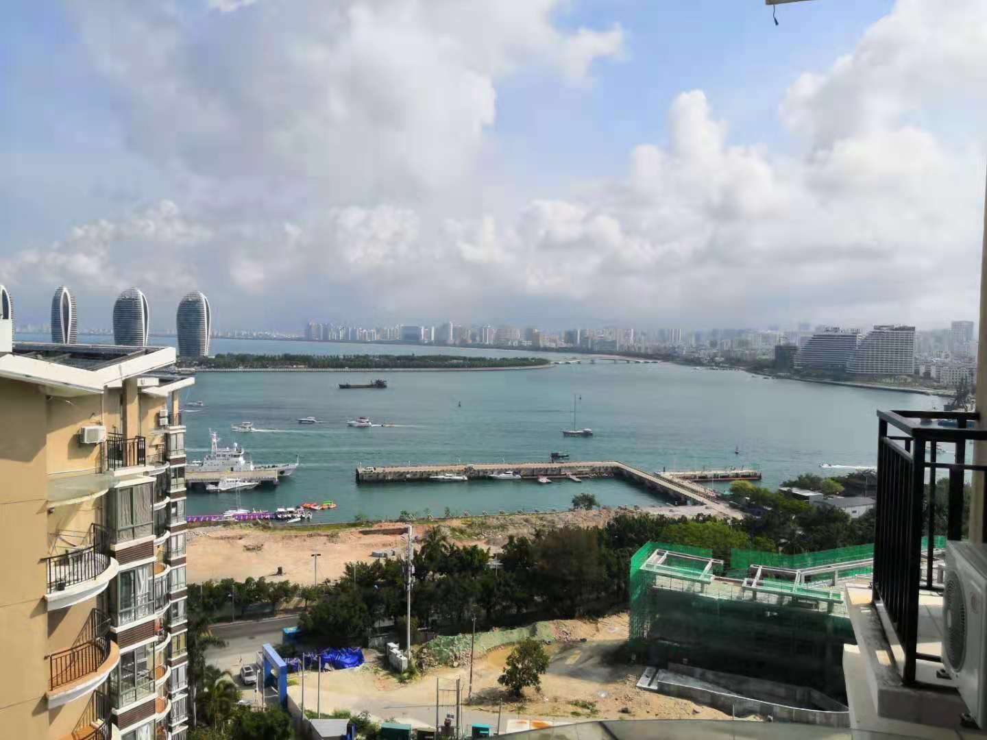威尼斯蓝湾  3室2厅2卫    360.0万客厅