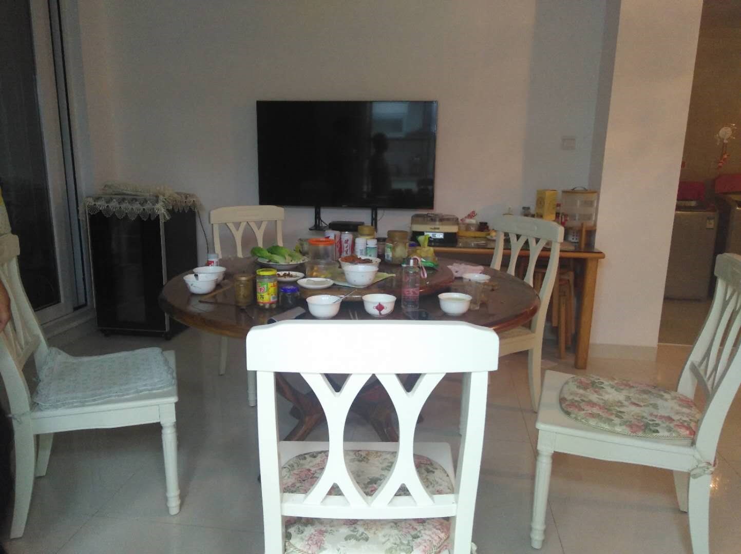 凤凰水城南岸别墅(御景天成) 4室2厅4卫 1000.0万 凤凰水城南岸别墅(御景天成) 4室2厅4卫 1000.0万客厅