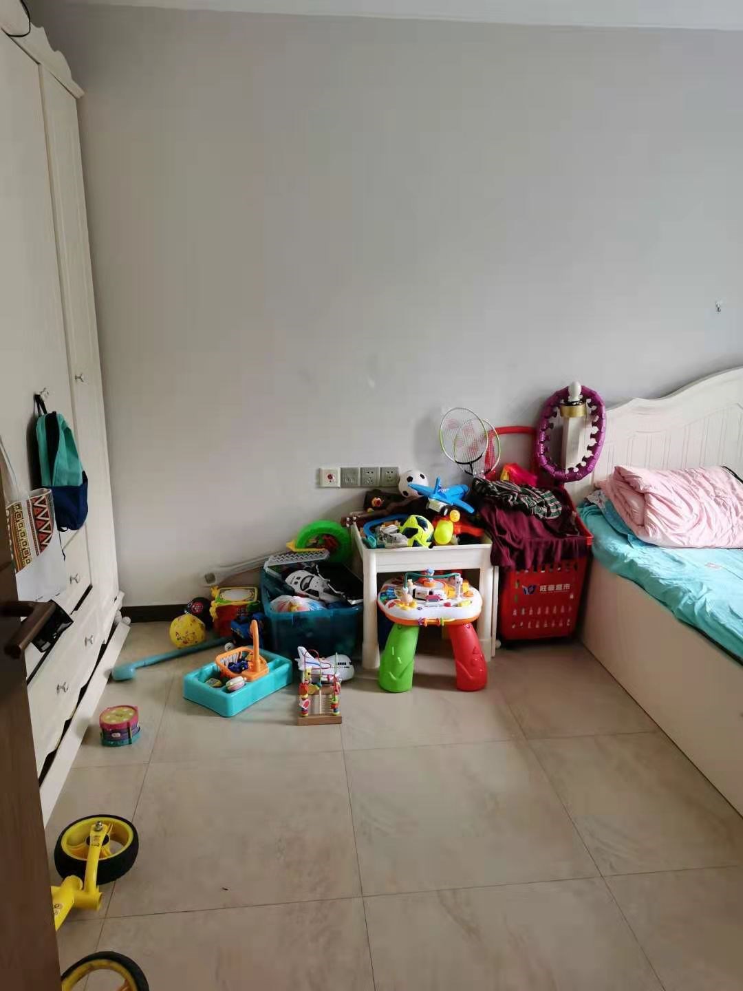 万科湖畔二期 2室2厅1卫 160.0万 万科湖畔二期 2室2厅1卫 160.0万客厅