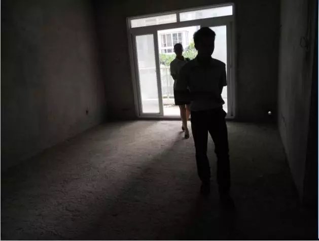 迎宾花园 3室2厅2卫 280.0万 迎宾花园 3室2厅2卫 280.0万客厅