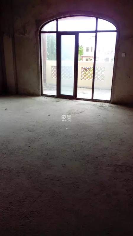 凤凰水城红树湾别墅(新) 5室2厅4卫 1600.0万 凤凰水城红树湾别墅(新) 5室2厅4卫 1600.0万客厅