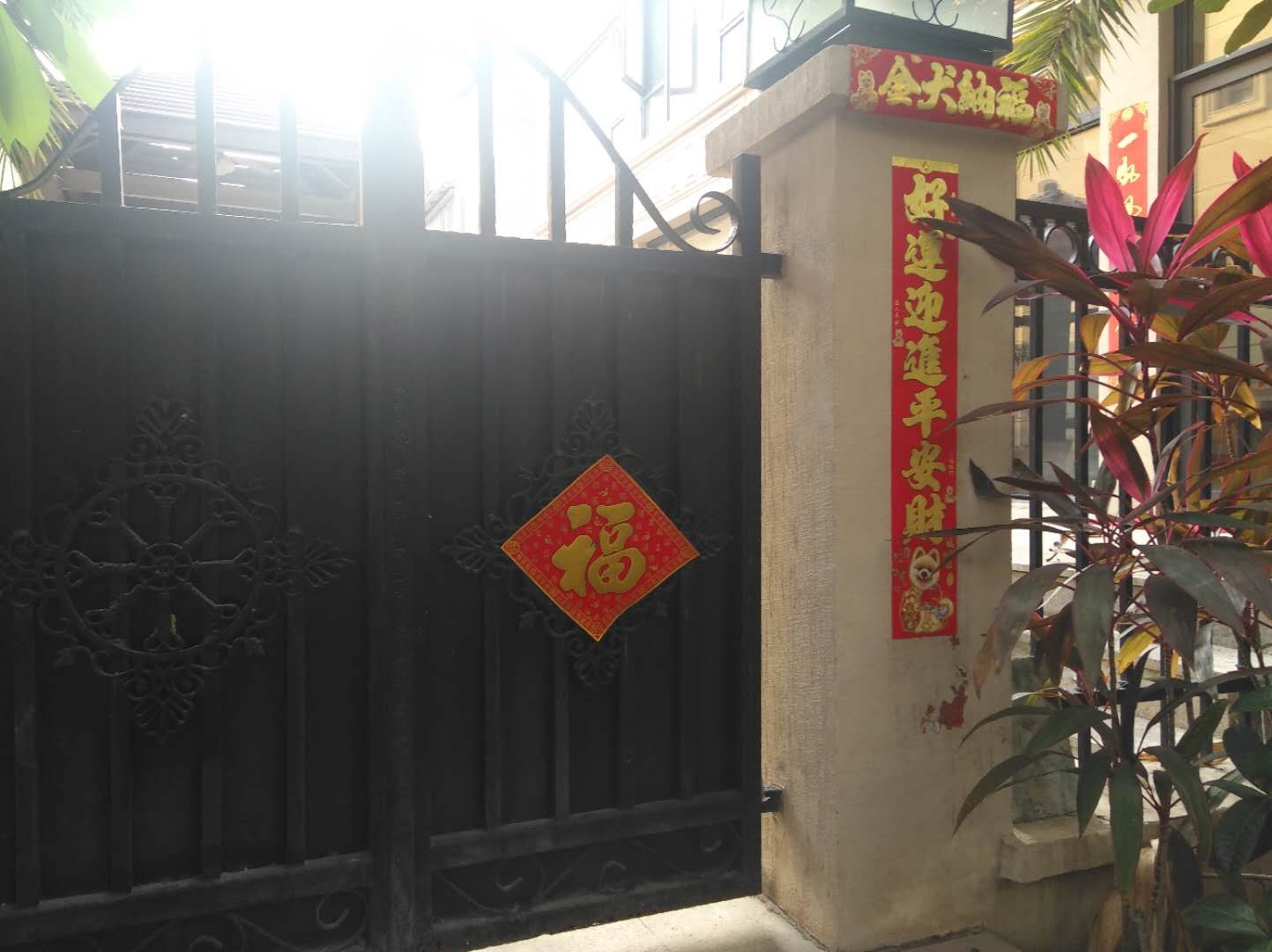 凤凰水城南岸别墅(御景天成) 5室2厅4卫 1150.0万 凤凰水城南岸别墅(御景天成) 5室2厅4卫 1150.0万客厅