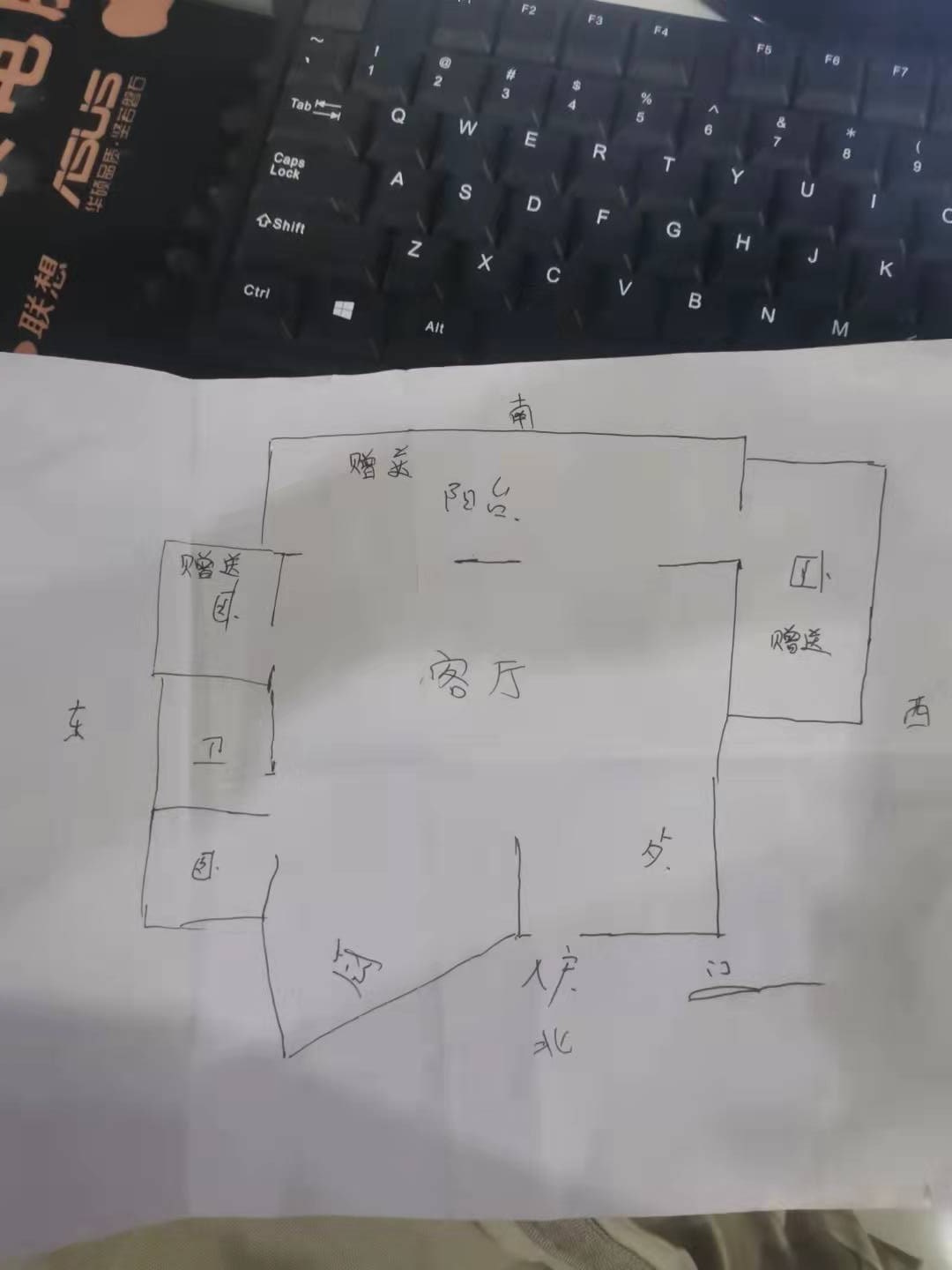 海岳半岛城邦  3室2厅1卫   330.00万客厅