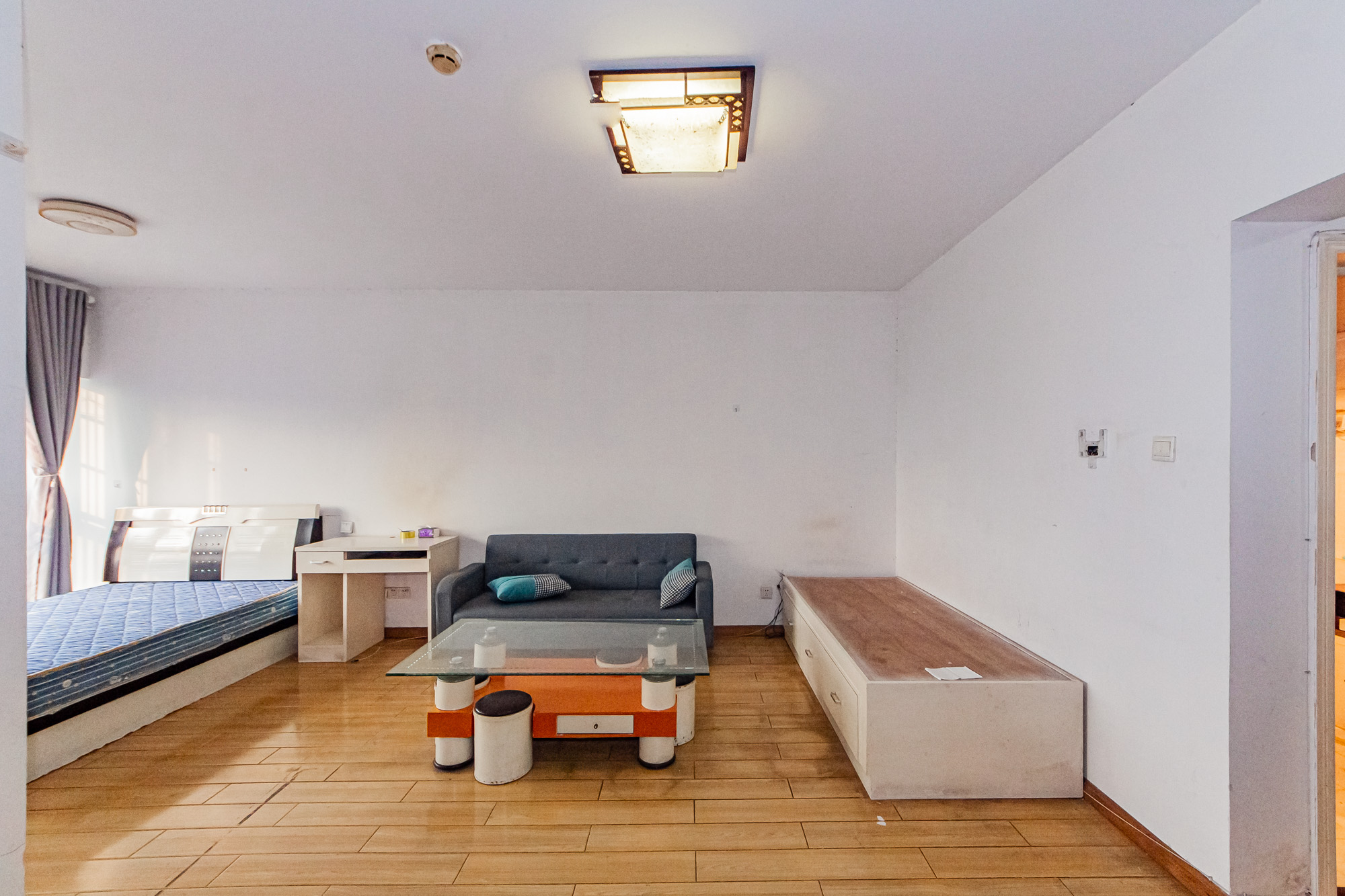 先锋水韵花都  1室1厅1卫    32.0万 先锋水韵花都  1室1厅1卫    32.0万客厅