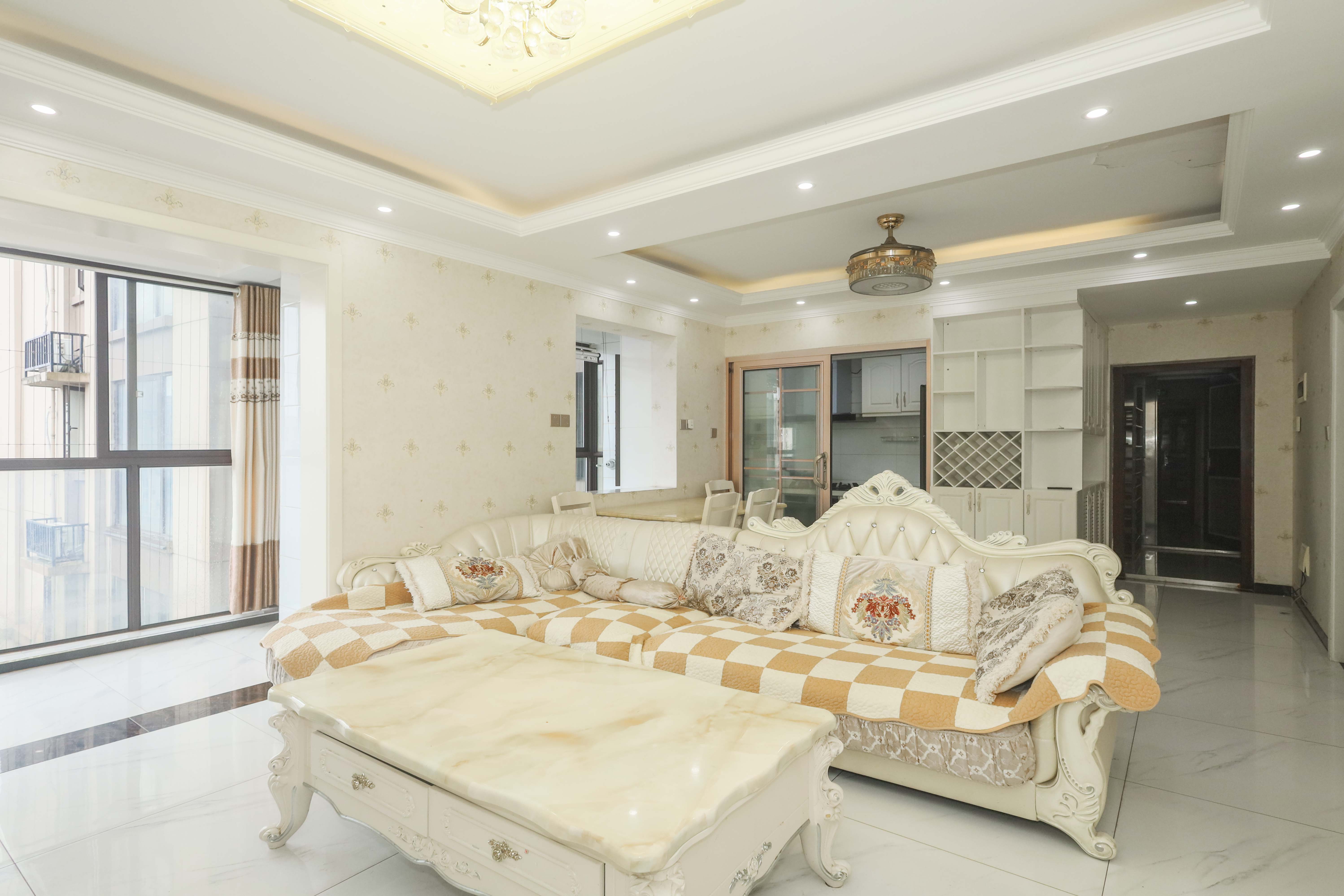 梅溪湖合能璞丽  3室2厅2卫   160.00万客厅