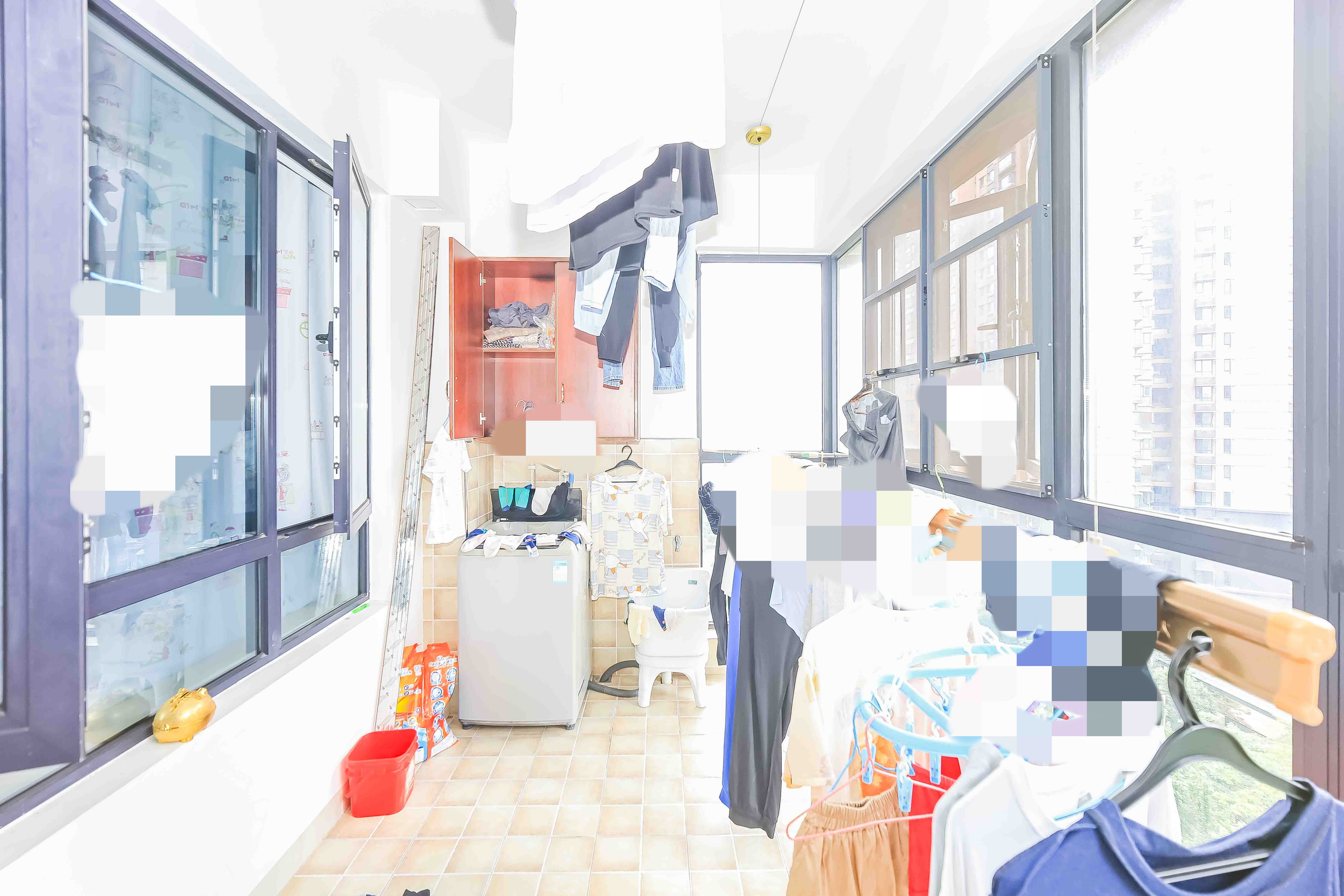 荣悦台  4室2厅2卫   281.00万阳台