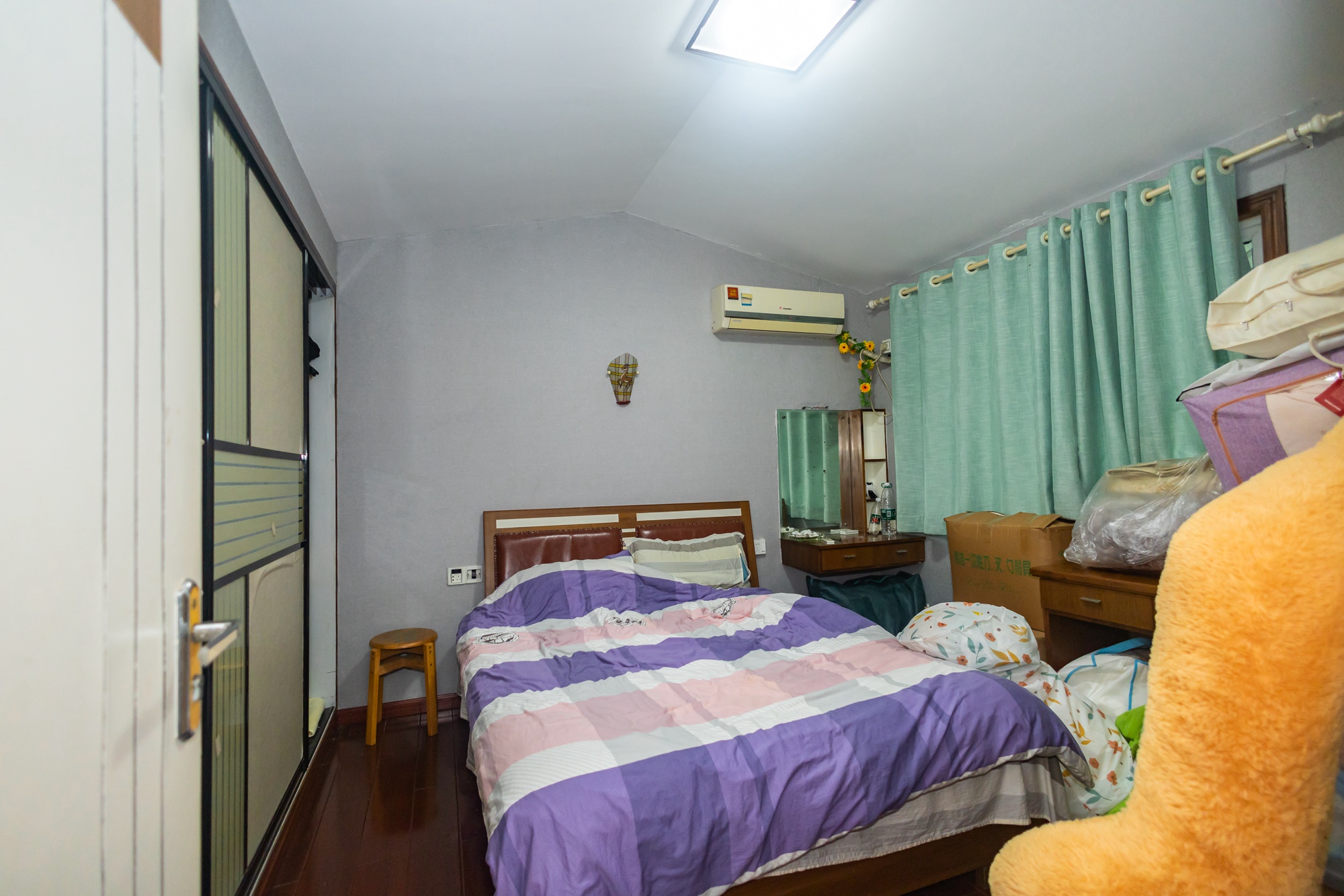 欣安小区 5室3厅3卫 111.58万 欣安小区 5室3厅3卫 111.58万卧室