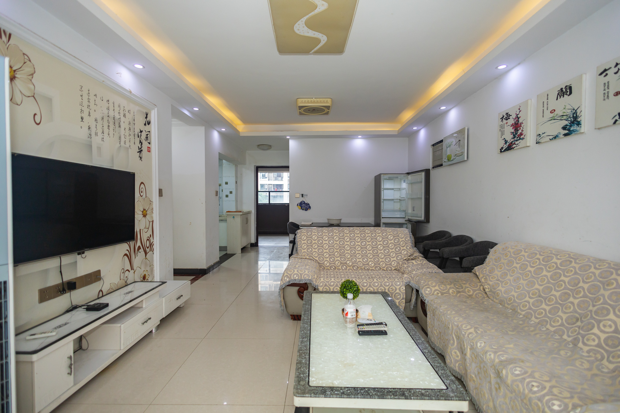 金科时代中心  3室2厅1卫    68.8万 金科时代中心  3室2厅1卫    68.8万客厅