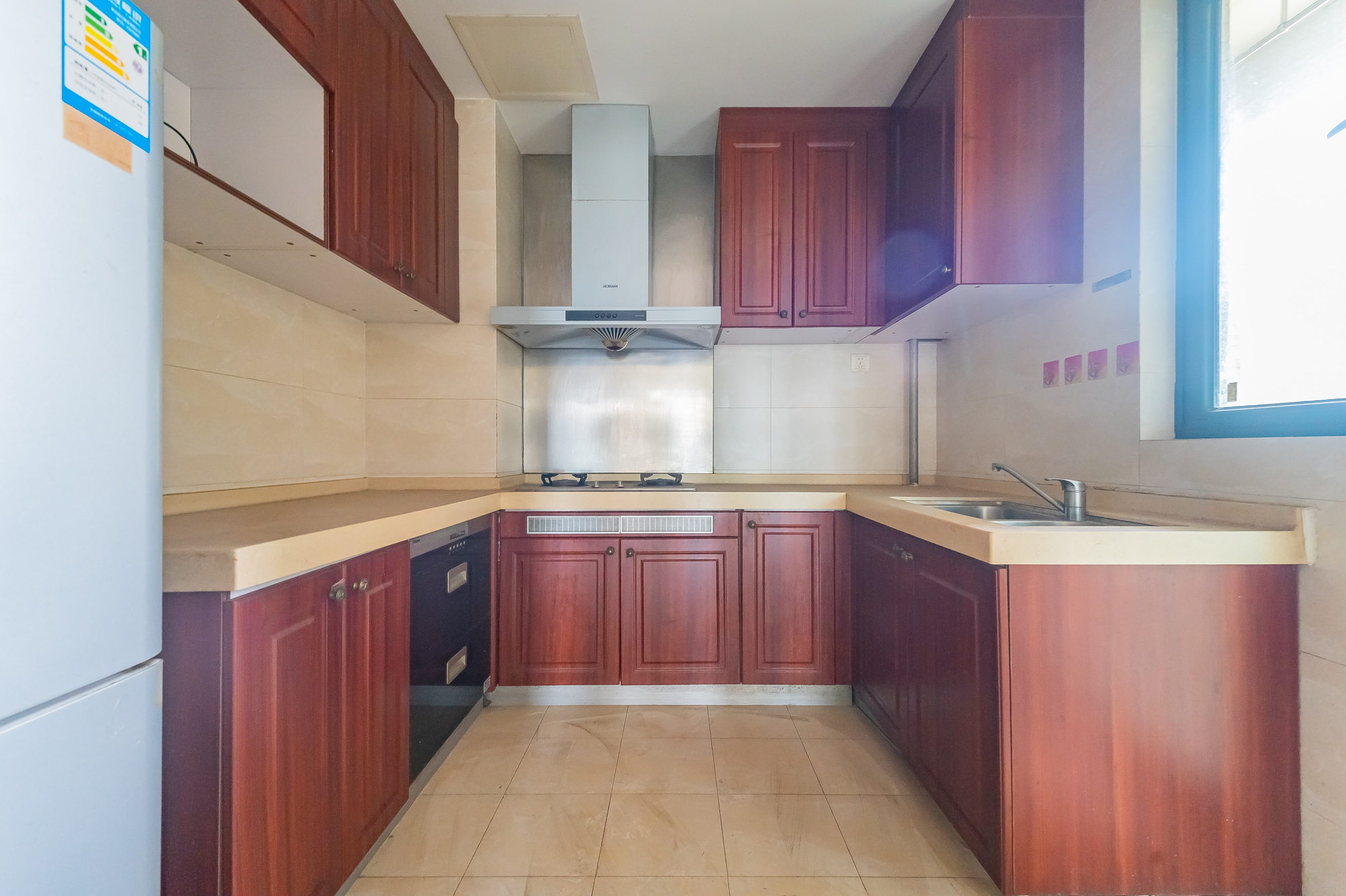 恒大翡翠华庭 3室2厅1卫 95.0万 恒大翡翠华庭 3室2厅1卫 95.0万厨房