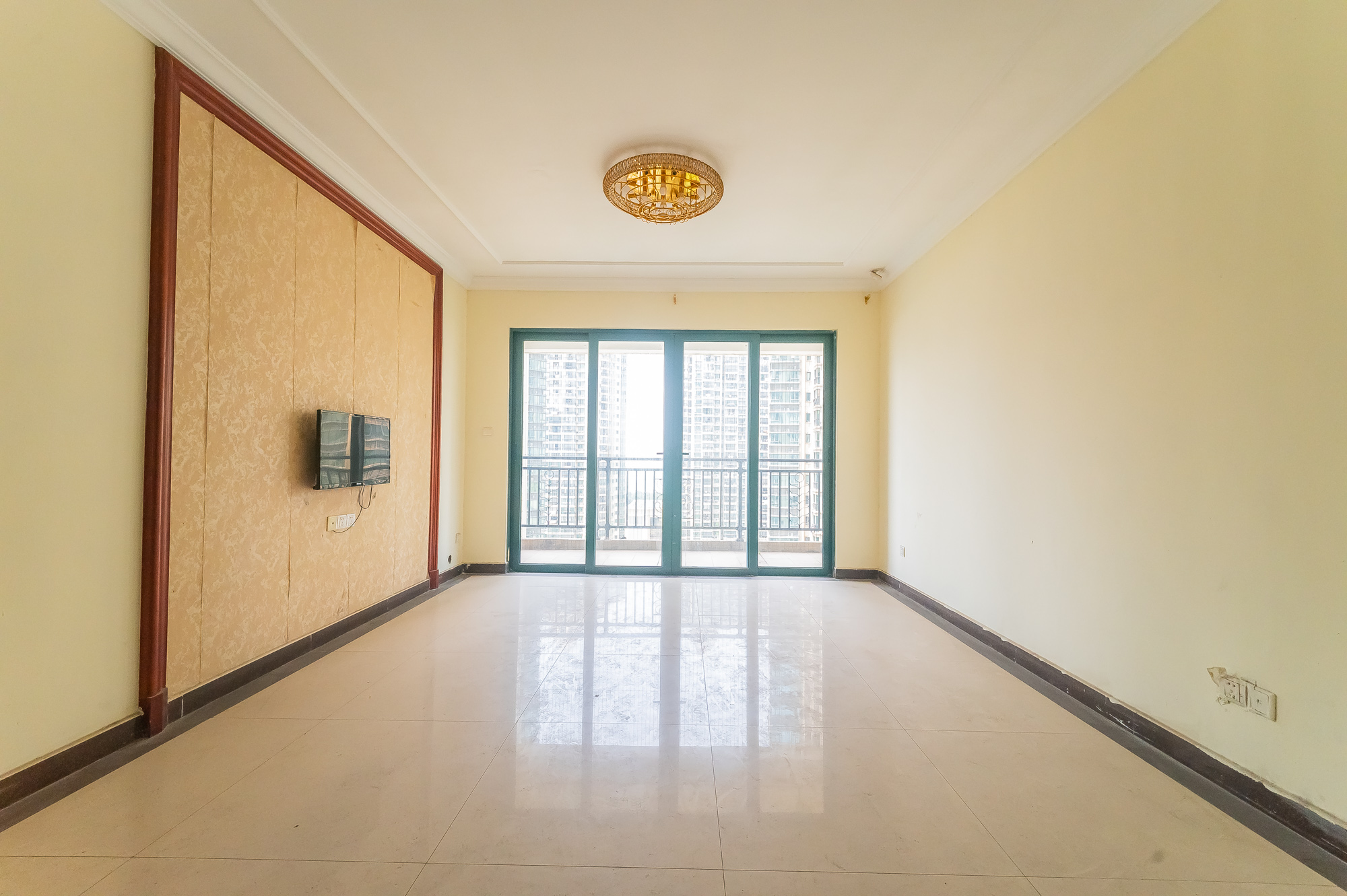 恒大翡翠华庭 3室2厅1卫 95.0万 恒大翡翠华庭 3室2厅1卫 95.0万客厅