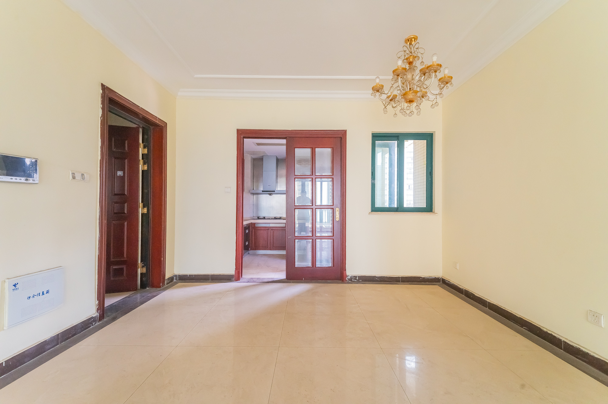 恒大翡翠华庭 3室2厅1卫 95.0万 恒大翡翠华庭 3室2厅1卫 95.0万客厅