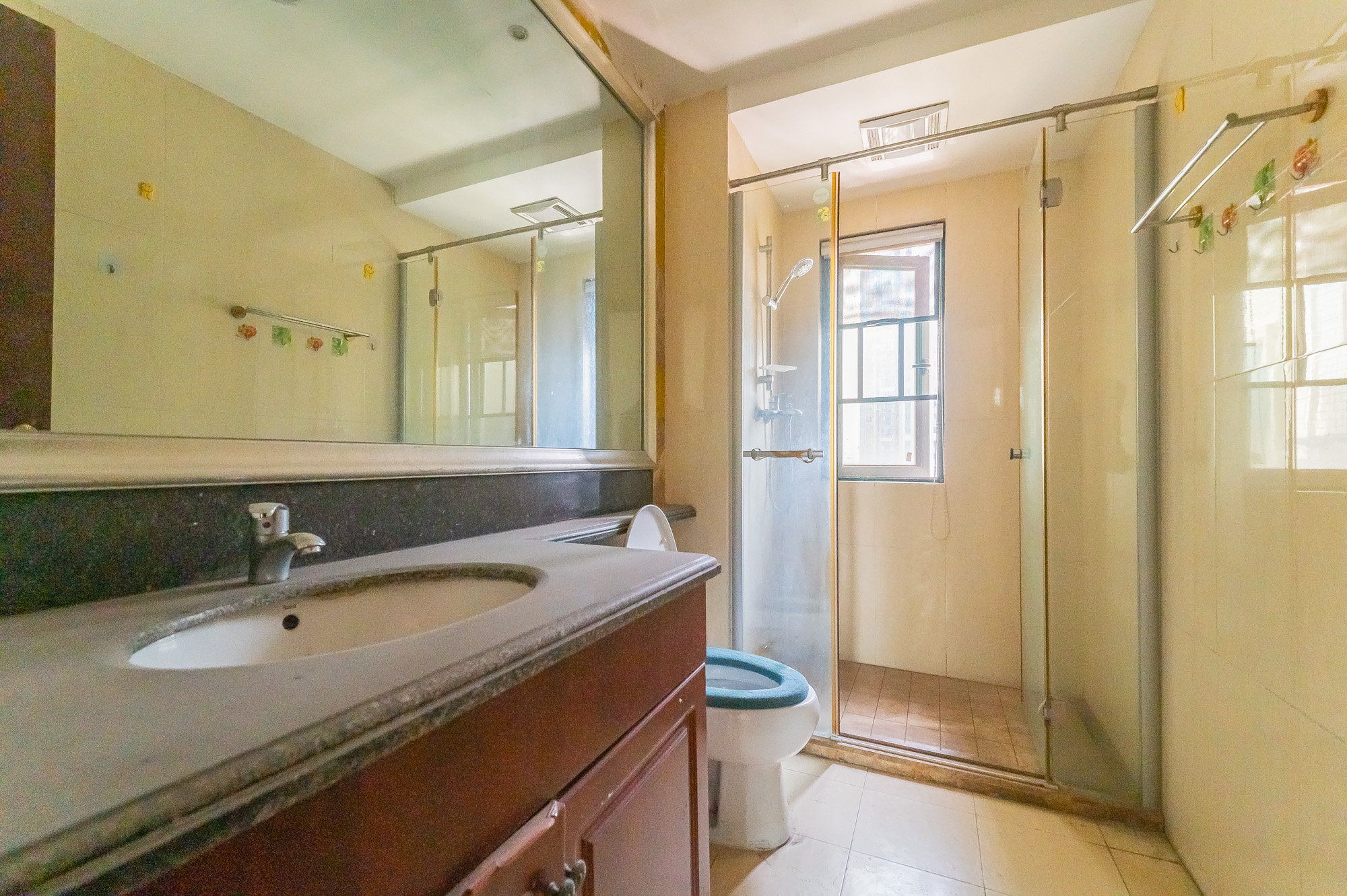 恒大翡翠华庭 3室2厅1卫 95.0万 恒大翡翠华庭 3室2厅1卫 95.0万卫生间