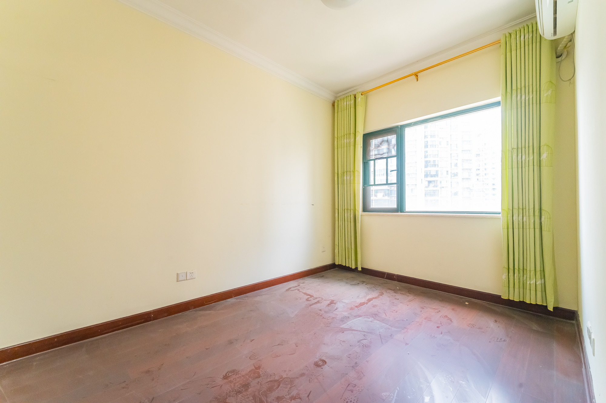 恒大翡翠华庭 3室2厅1卫 95.0万 恒大翡翠华庭 3室2厅1卫 95.0万卧室