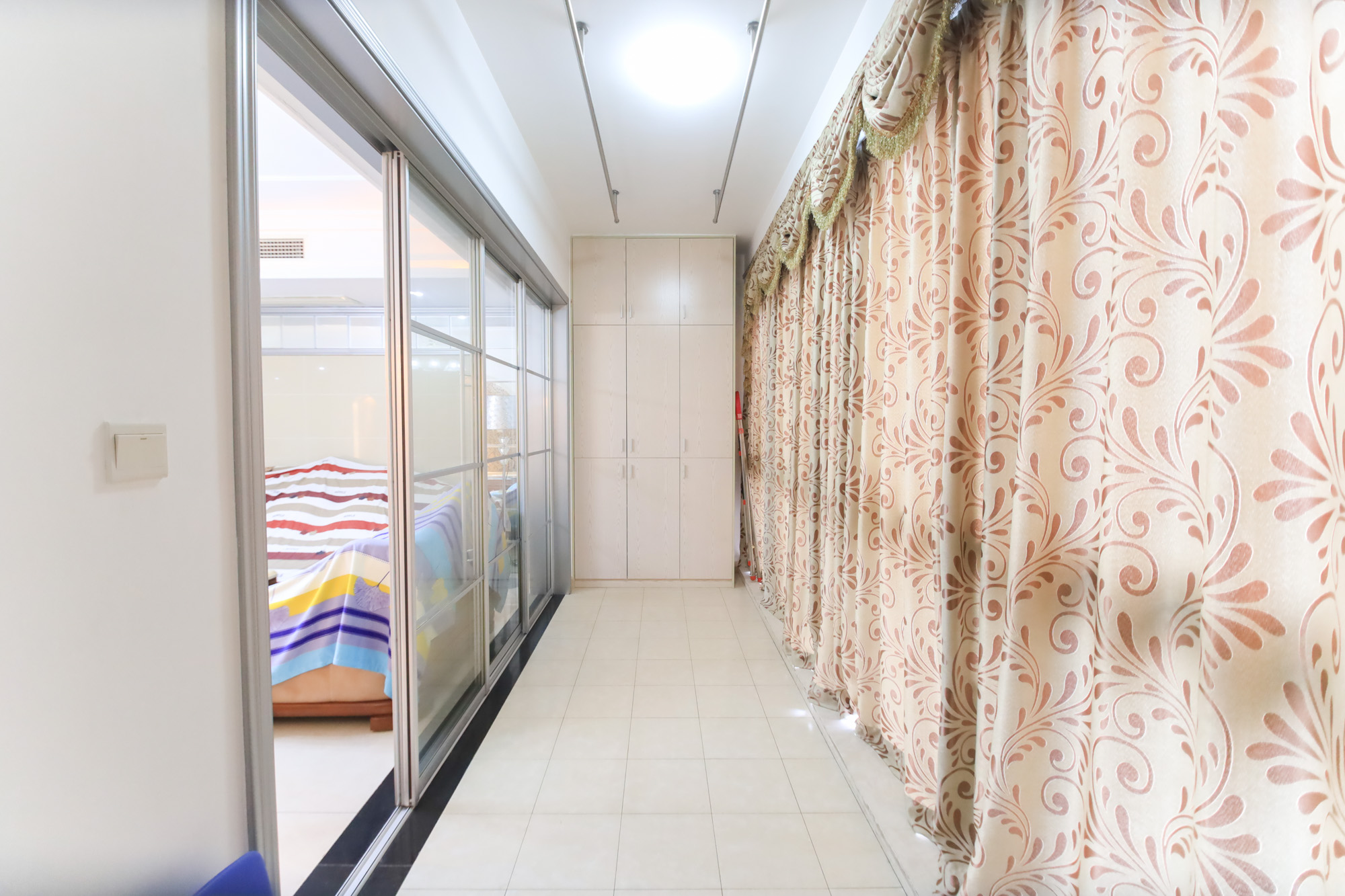颐和佳园  3室2厅2卫   160.00万阳台