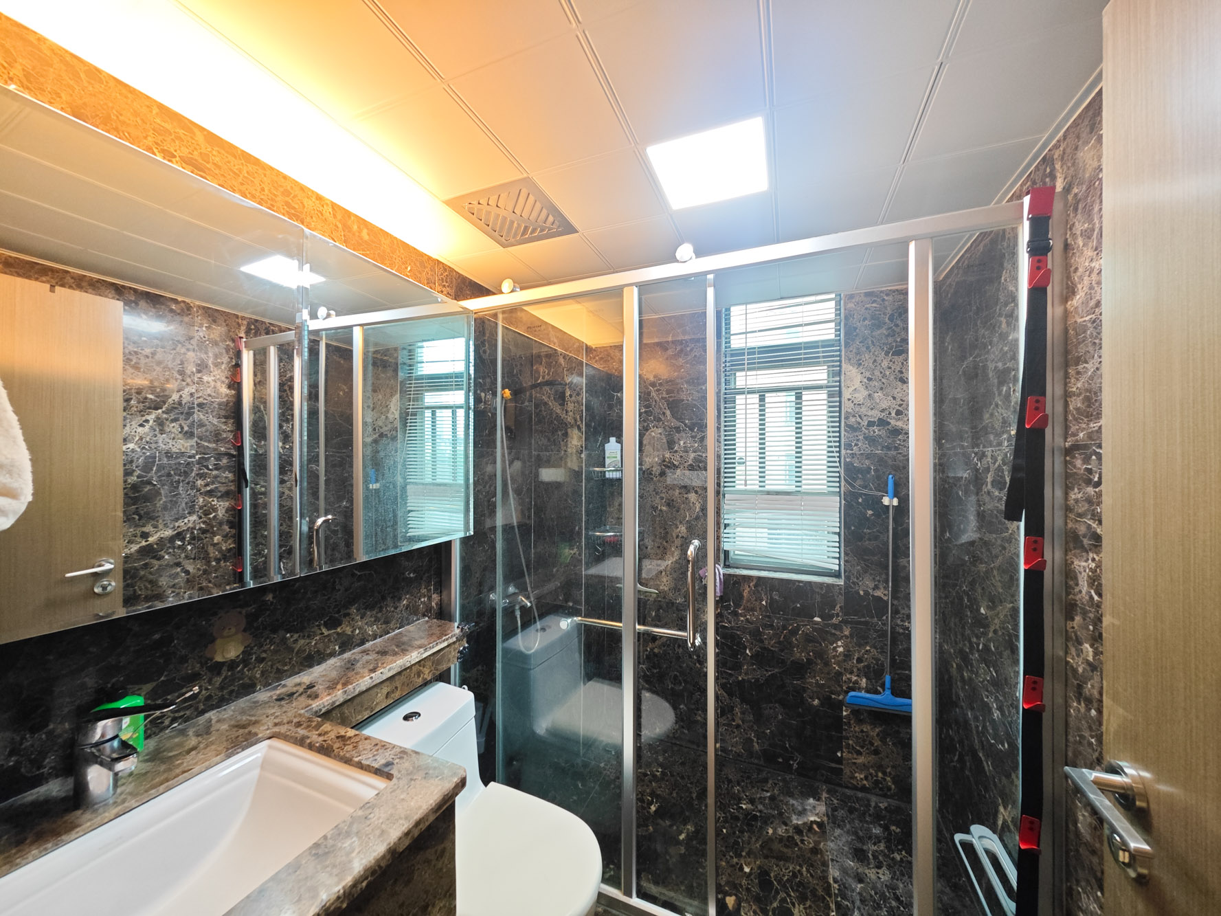 新城新世界一二三期 1室1厅1卫 112.0万 新城新世界一二三期 1室1厅1卫 112.0万卫生间