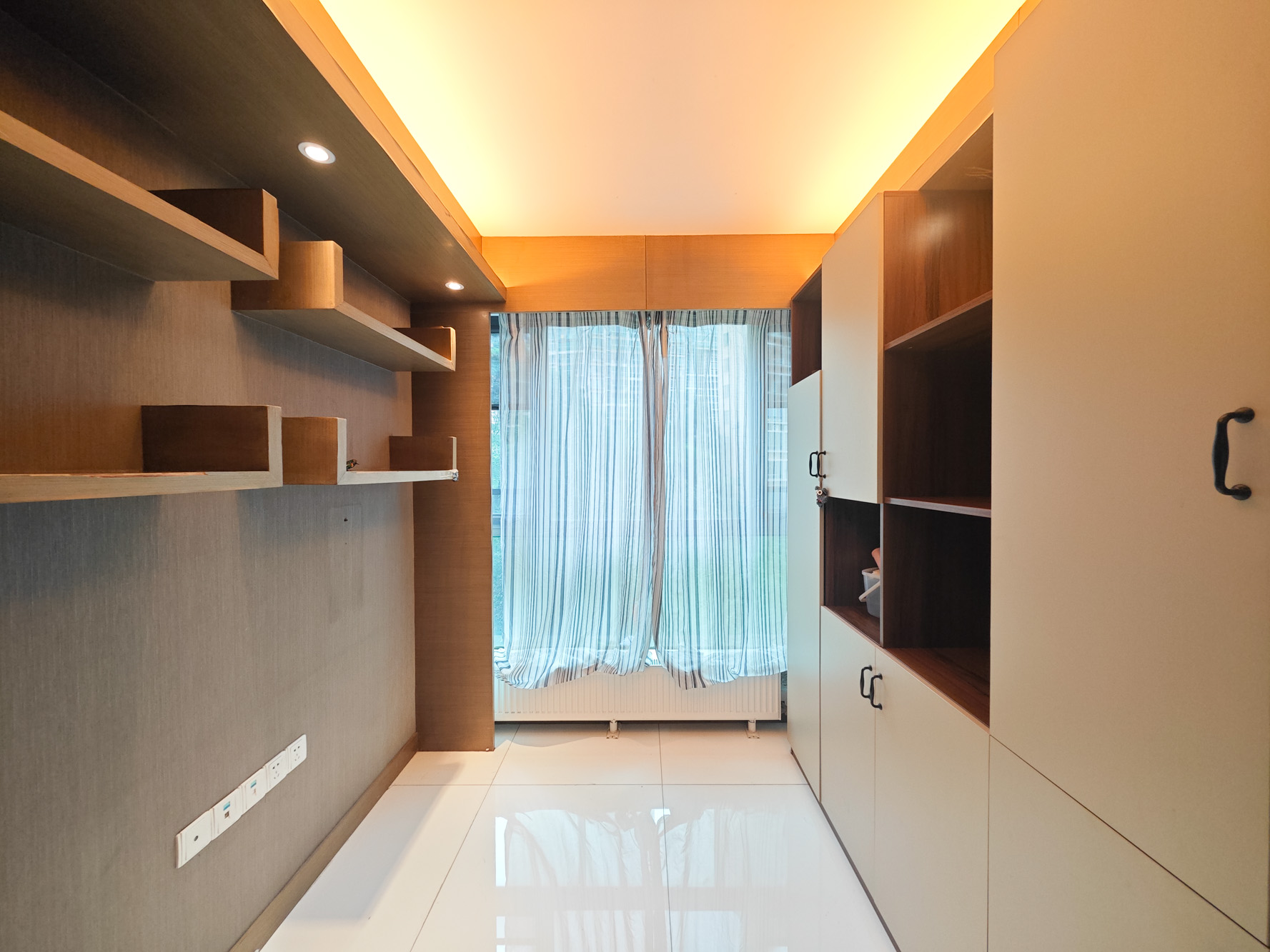 新城新世界一二三期 1室1厅1卫 112.0万 新城新世界一二三期 1室1厅1卫 112.0万阳台