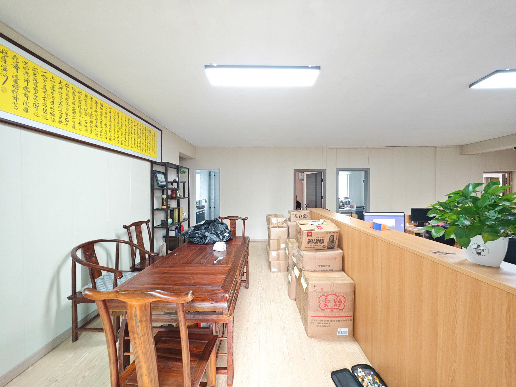 新城新世界一二三期  4室2厅2卫   145.80万客厅