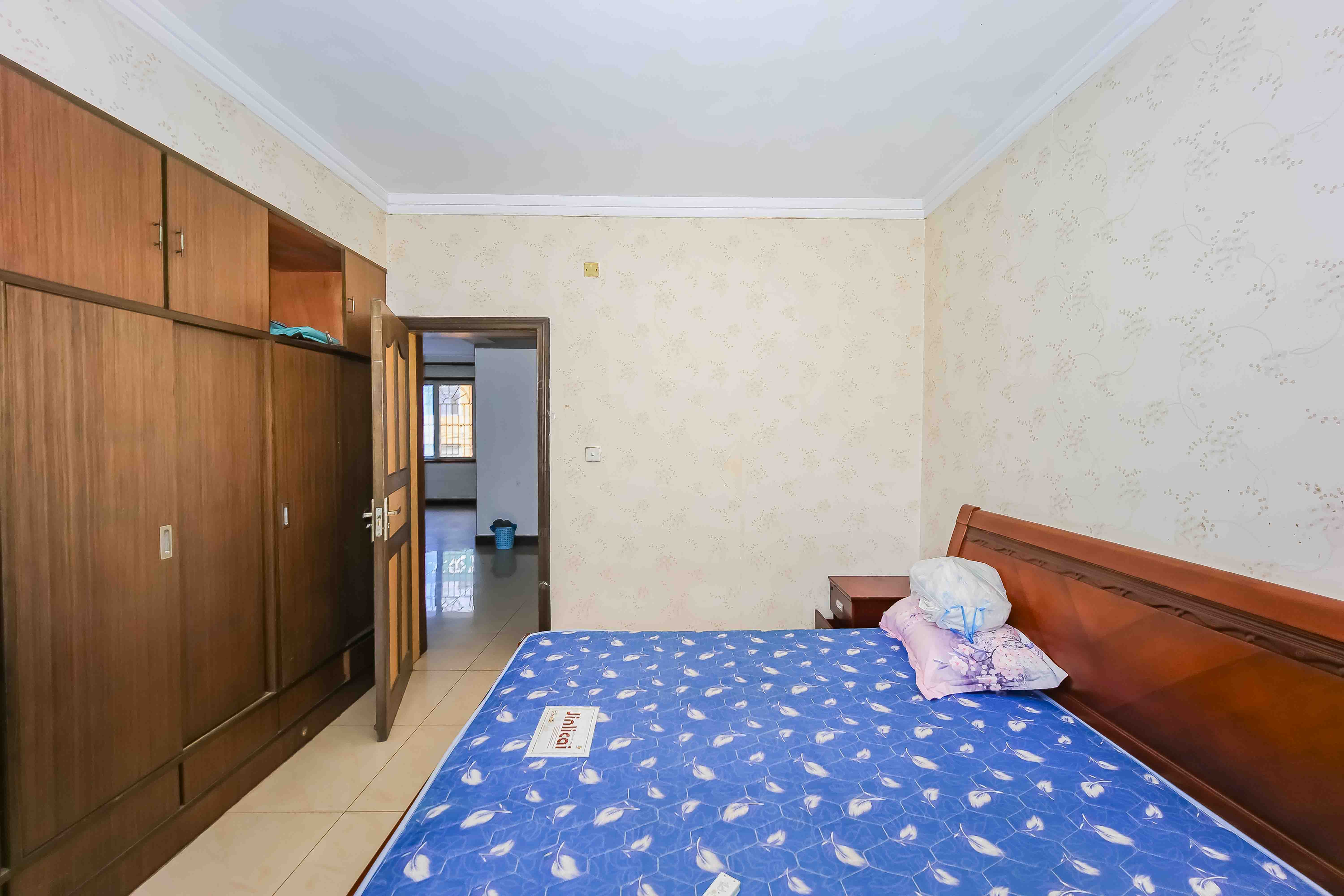 杏花园公寓 2室2厅1卫 68.0万 杏花园公寓 2室2厅1卫 68.0万卧室