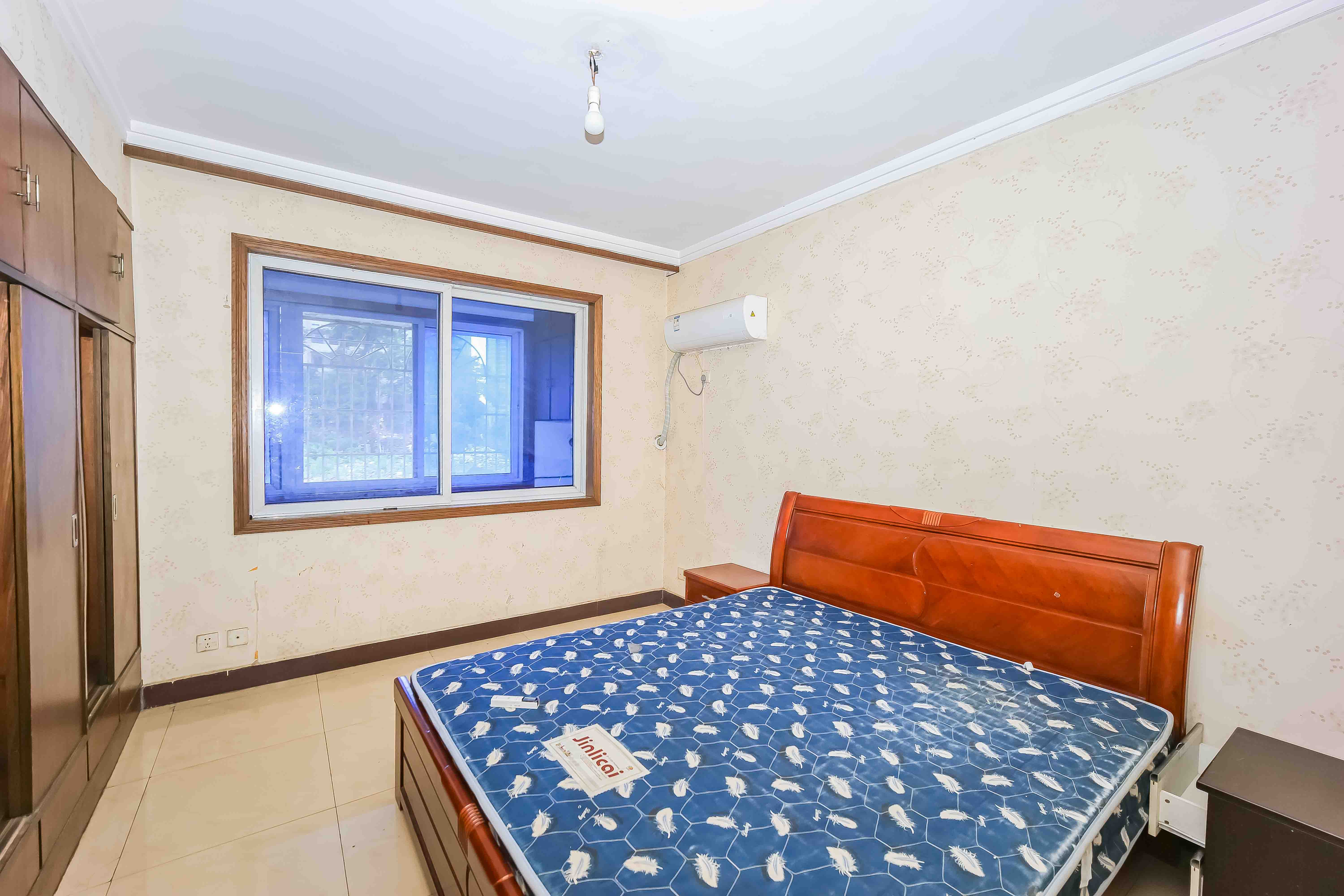 杏花园公寓 2室2厅1卫 68.0万 杏花园公寓 2室2厅1卫 68.0万卧室