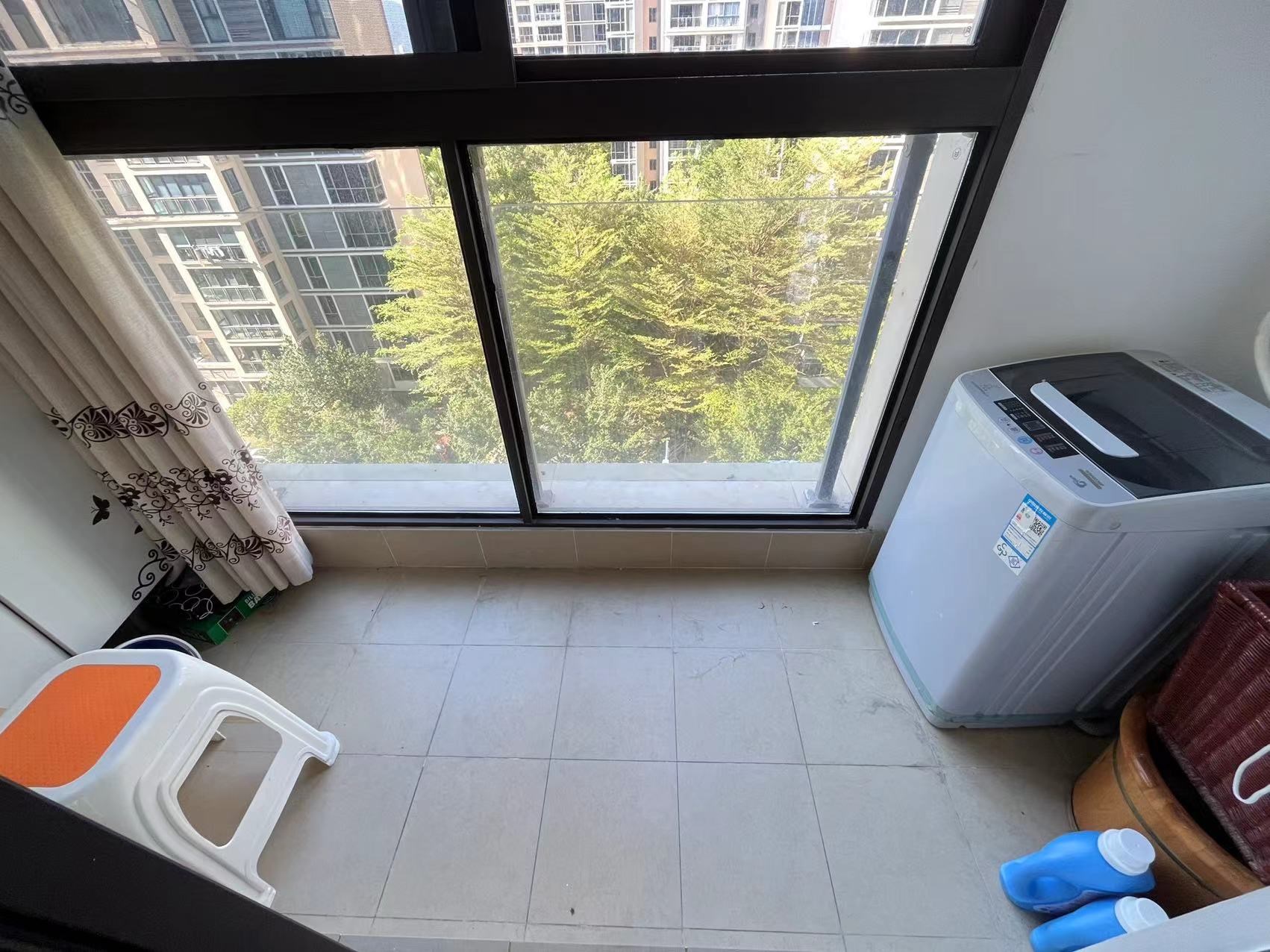 凤凰水城左岸 1室1厅1卫 140.0万 凤凰水城左岸 1室1厅1卫 140.0万客厅