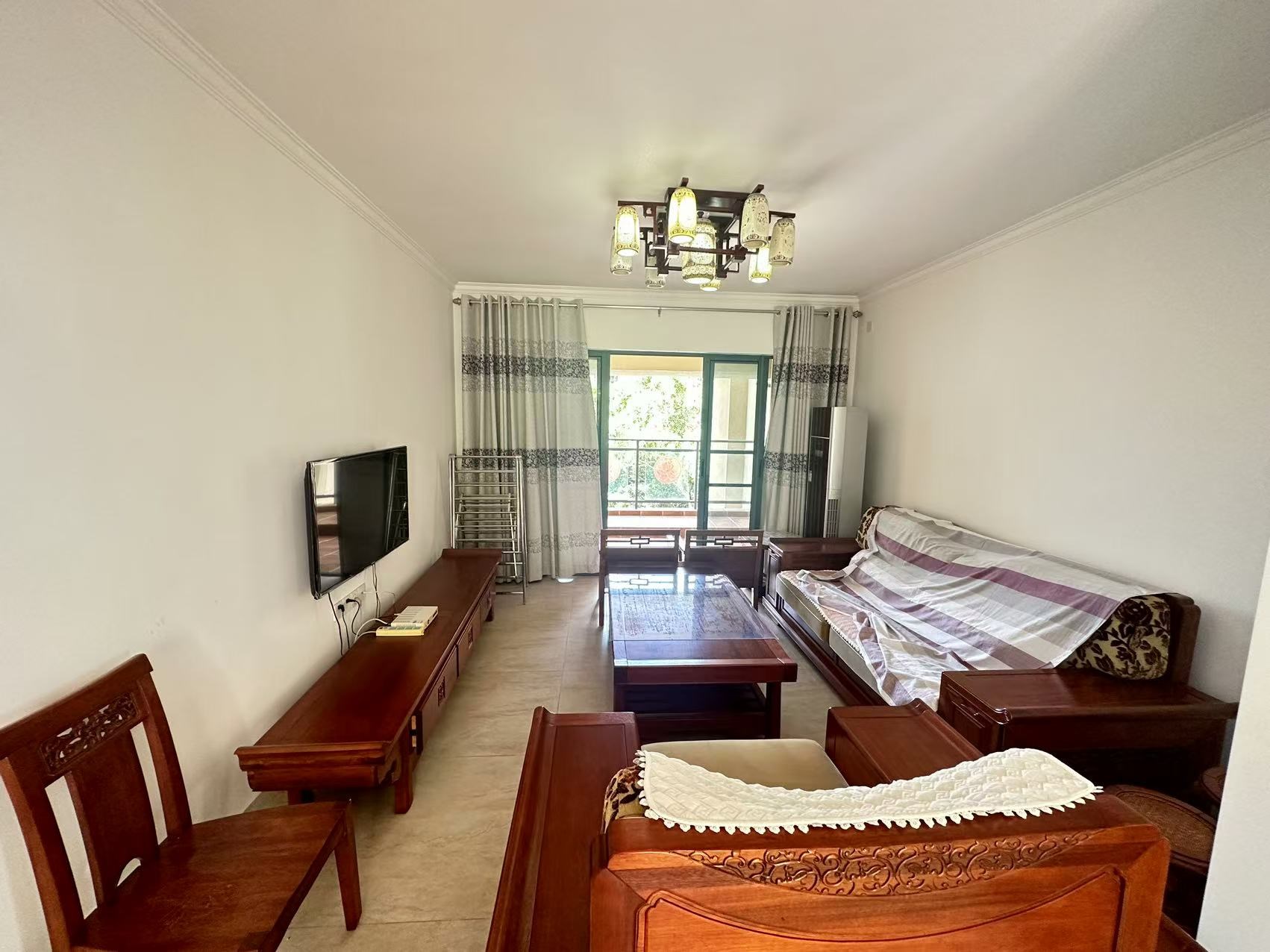 凤凰水城 2室2厅2卫 270.0万 凤凰水城 2室2厅2卫 270.0万客厅