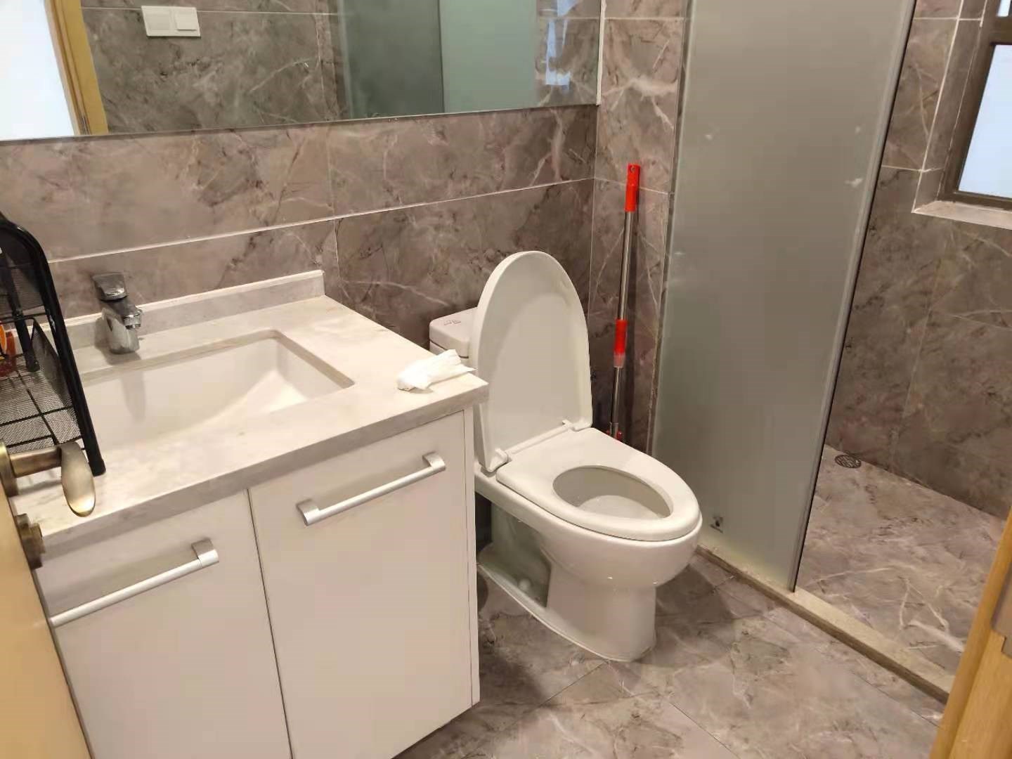 海上大都会右岸(商业) 3室2厅2卫 750.0万 海上大都会右岸(商业) 3室2厅2卫 750.0万客厅