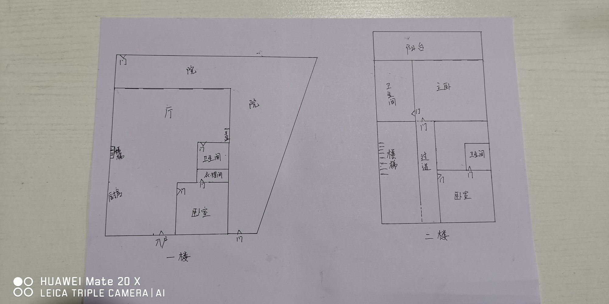 绿地悦澜湾别墅(一期)  3室2厅2卫   650.00万客厅