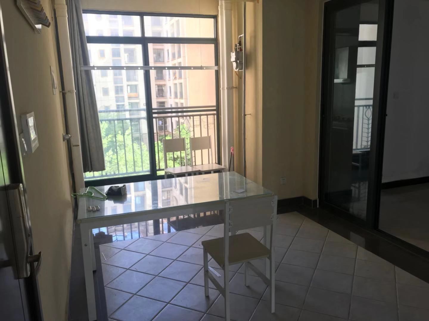 半岛蓝湾 3室2厅2卫 300.0万 半岛蓝湾 3室2厅2卫 300.0万客厅