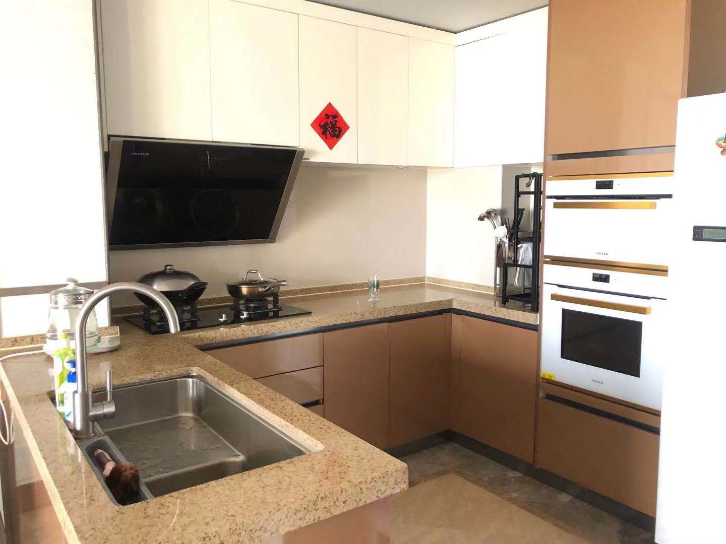 凤凰水城 3室2厅2卫 420.0万 凤凰水城 3室2厅2卫 420.0万客厅