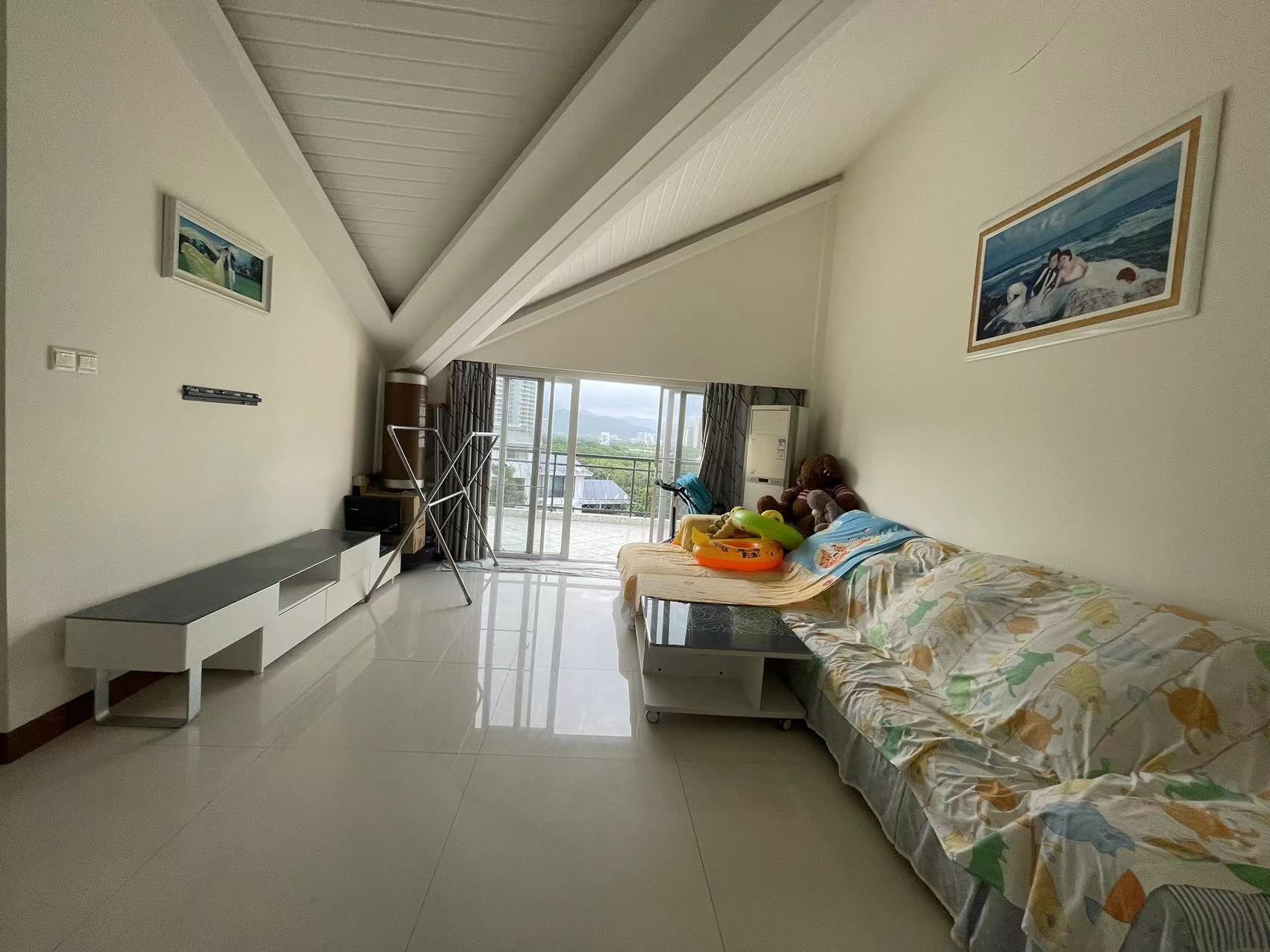 和兴家园 3室2厅2卫 300.0万 和兴家园 3室2厅2卫 300.0万客厅