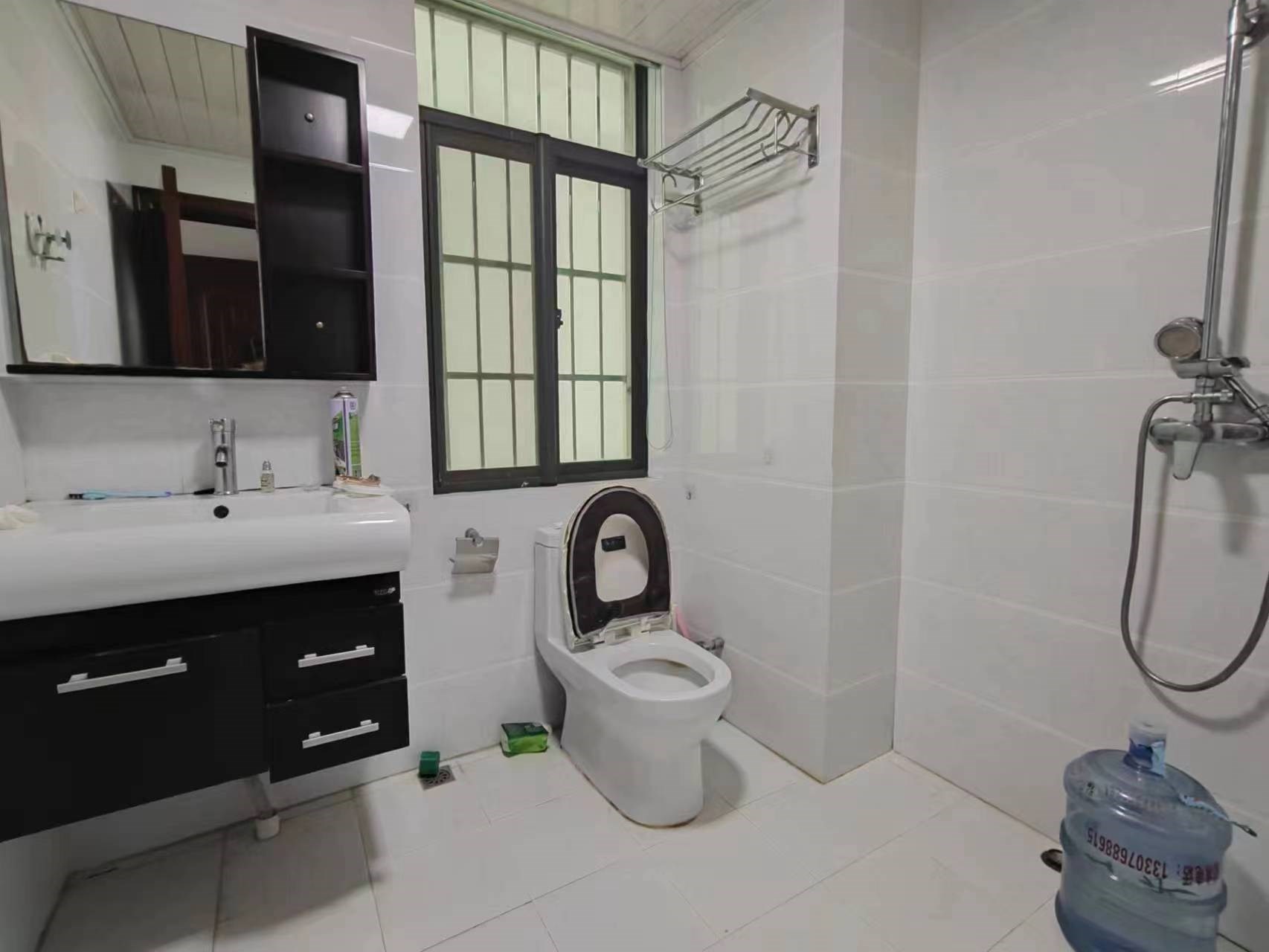 凯丰花园 3室2厅2卫 3500.0元/月 凯丰花园 3室2厅2卫 3500.0元/月室内图