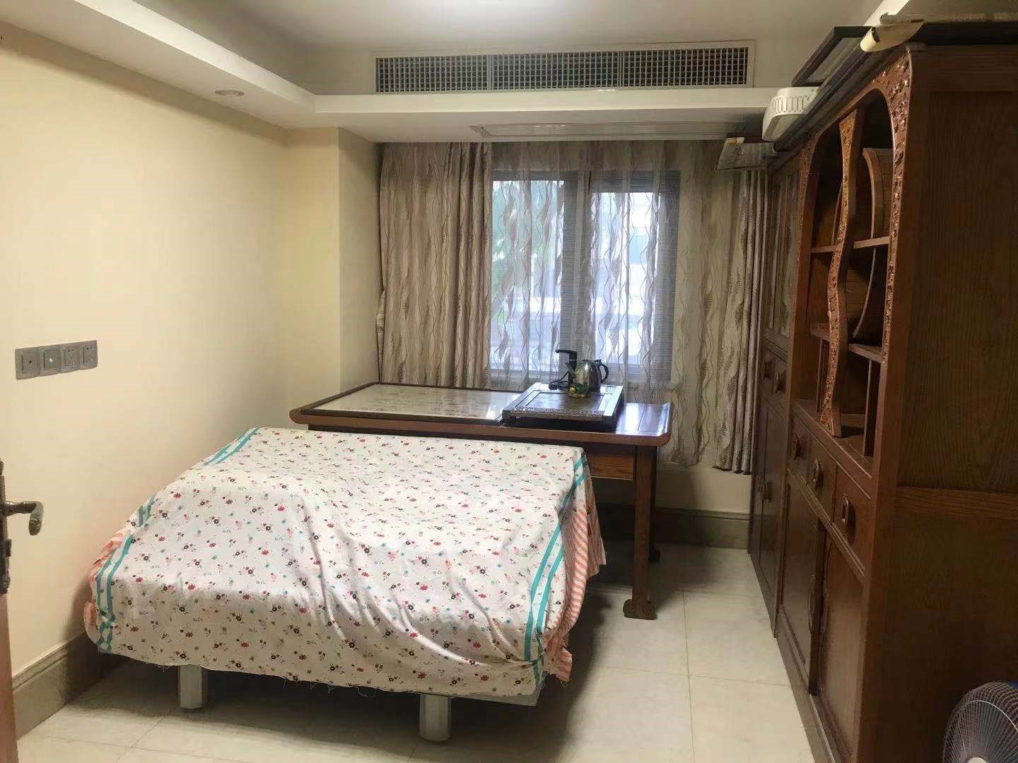 凤凰水城南岸别墅(御景天成) 5室2厅4卫 1150.0万 凤凰水城南岸别墅(御景天成) 5室2厅4卫 1150.0万客厅