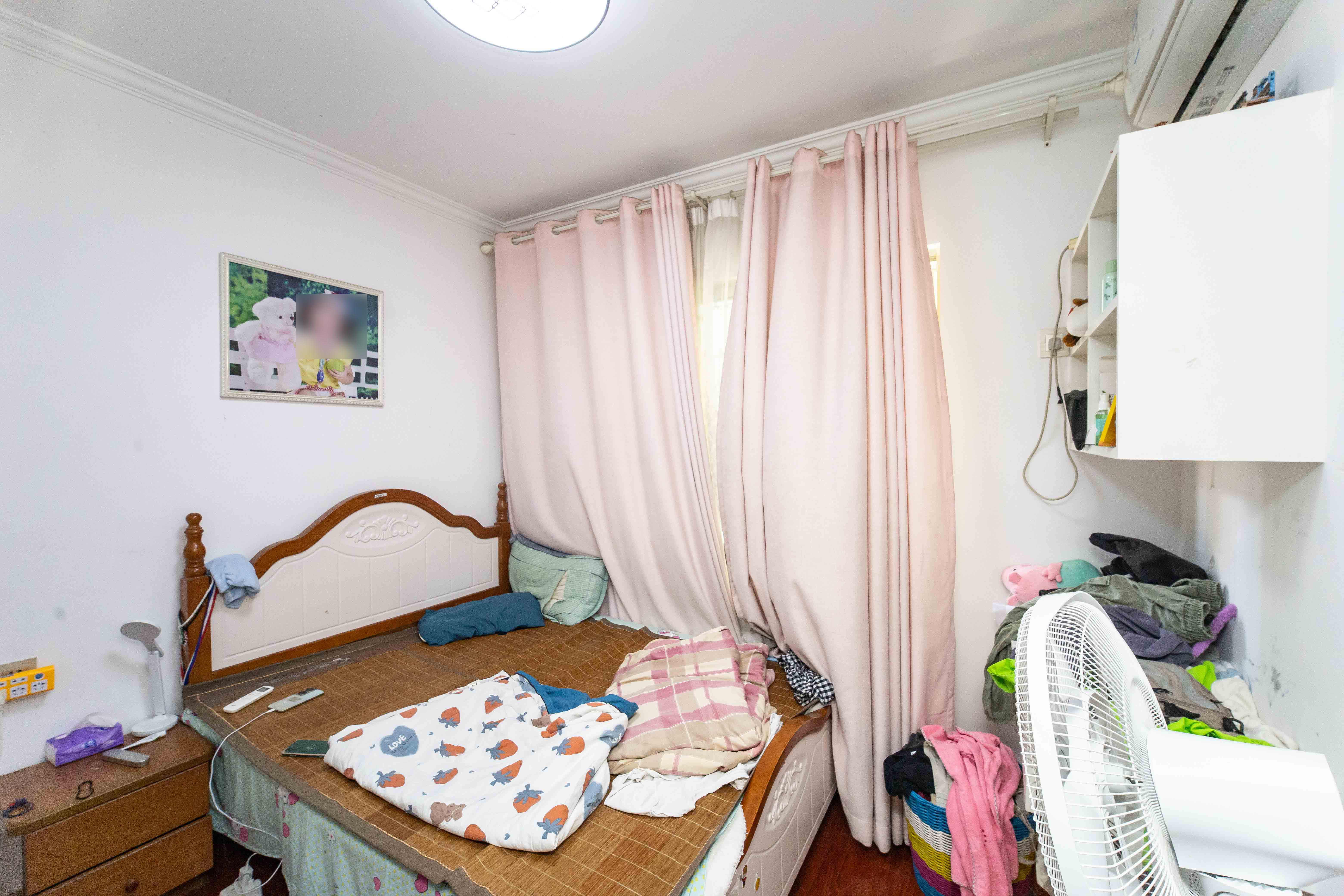 东方之珠  3室2厅2卫   112.00万卧室
