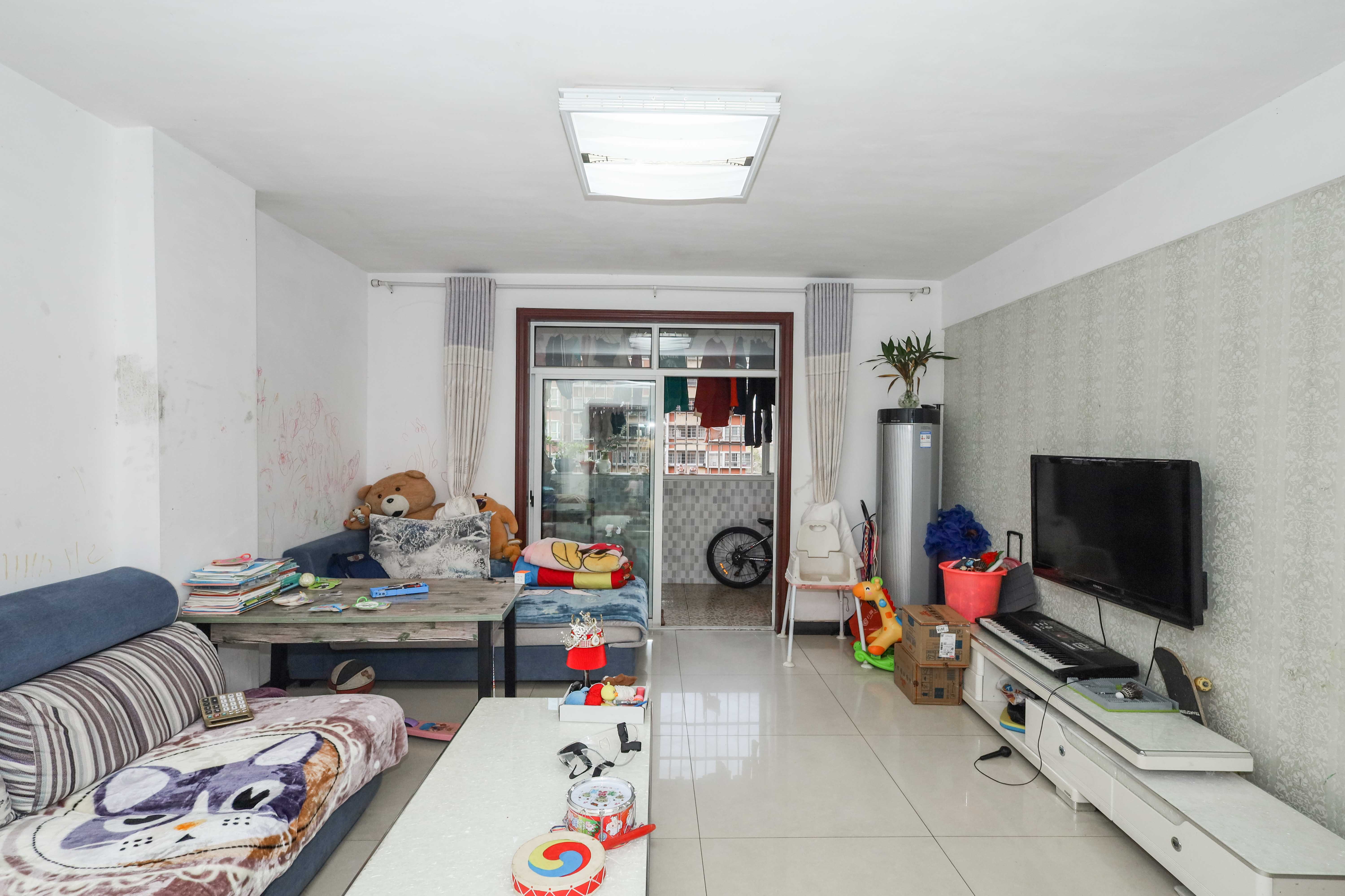 润芳园 2室2厅1卫 62.0万 润芳园 2室2厅1卫 62.0万客厅