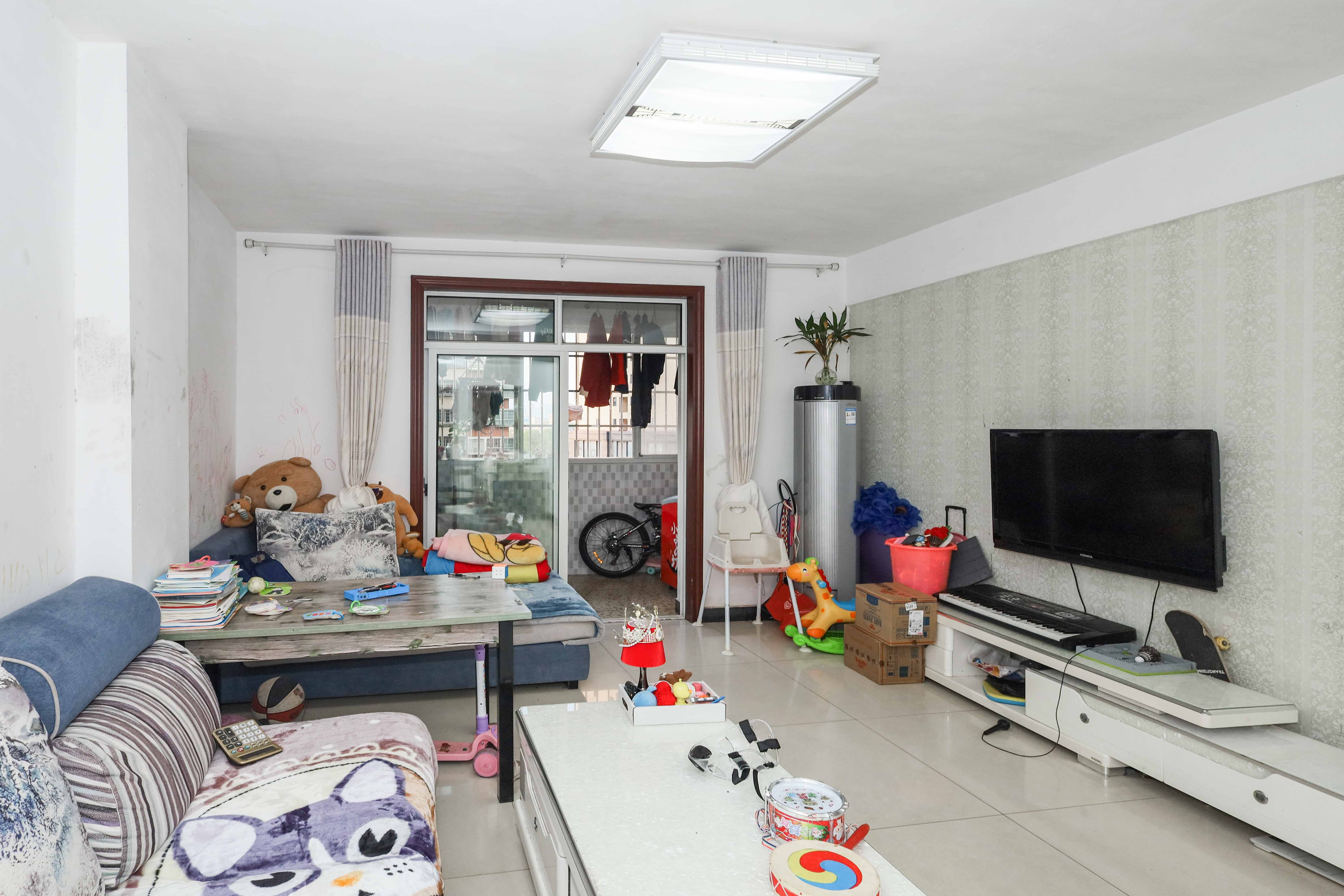 润芳园 2室2厅1卫 62.0万 润芳园 2室2厅1卫 62.0万客厅