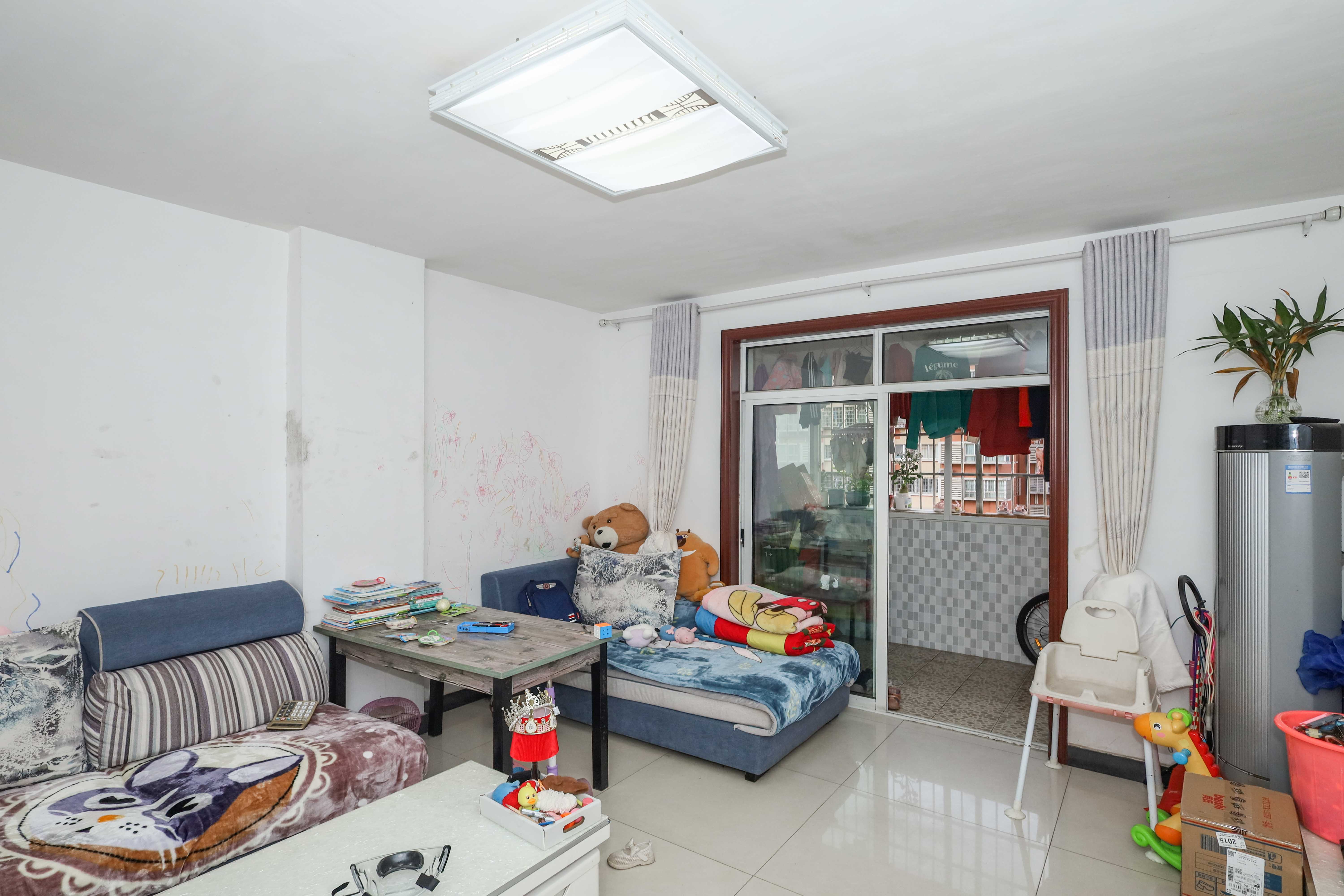 润芳园 2室2厅1卫 62.0万 润芳园 2室2厅1卫 62.0万客厅