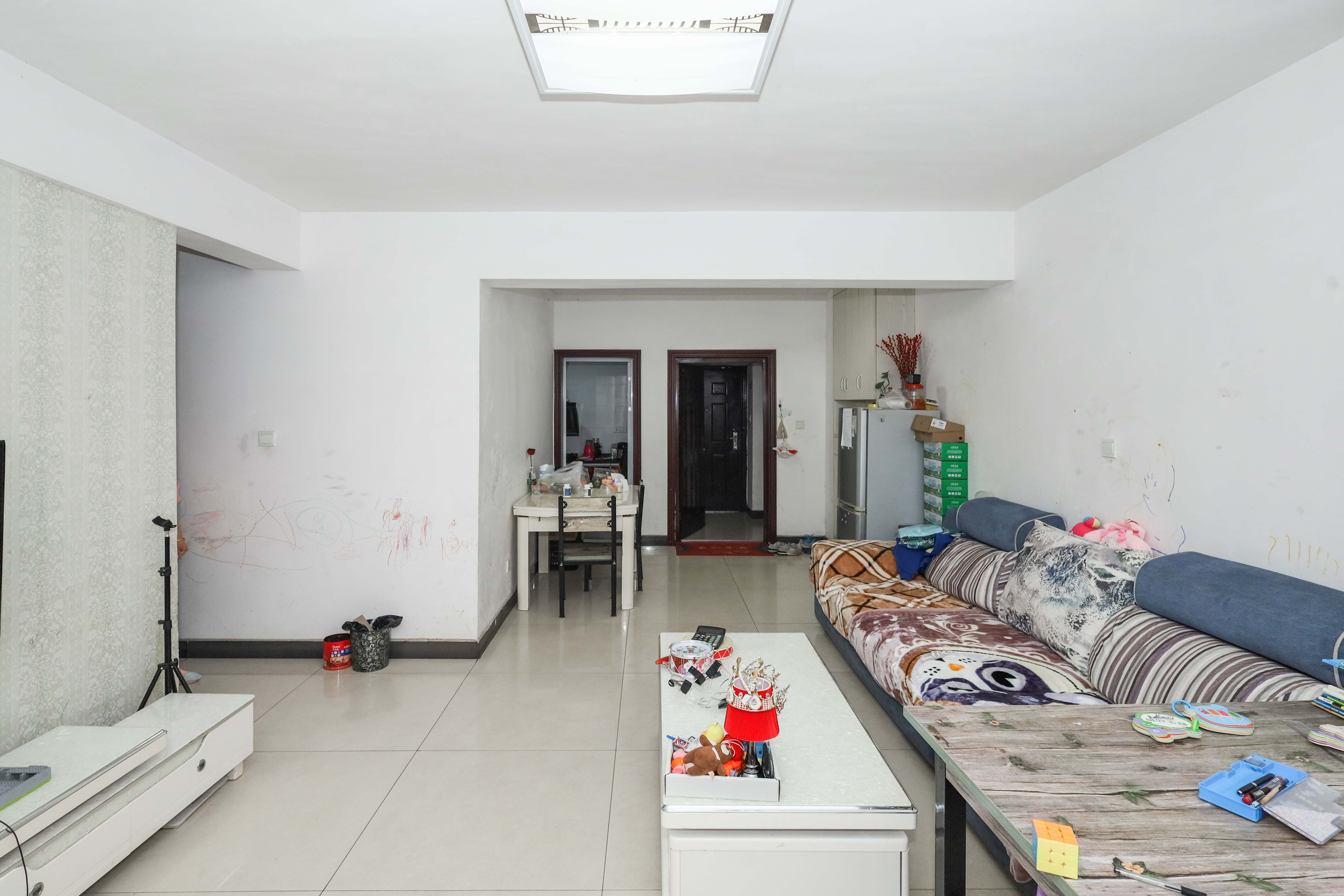 润芳园 2室2厅1卫 62.0万 润芳园 2室2厅1卫 62.0万客厅